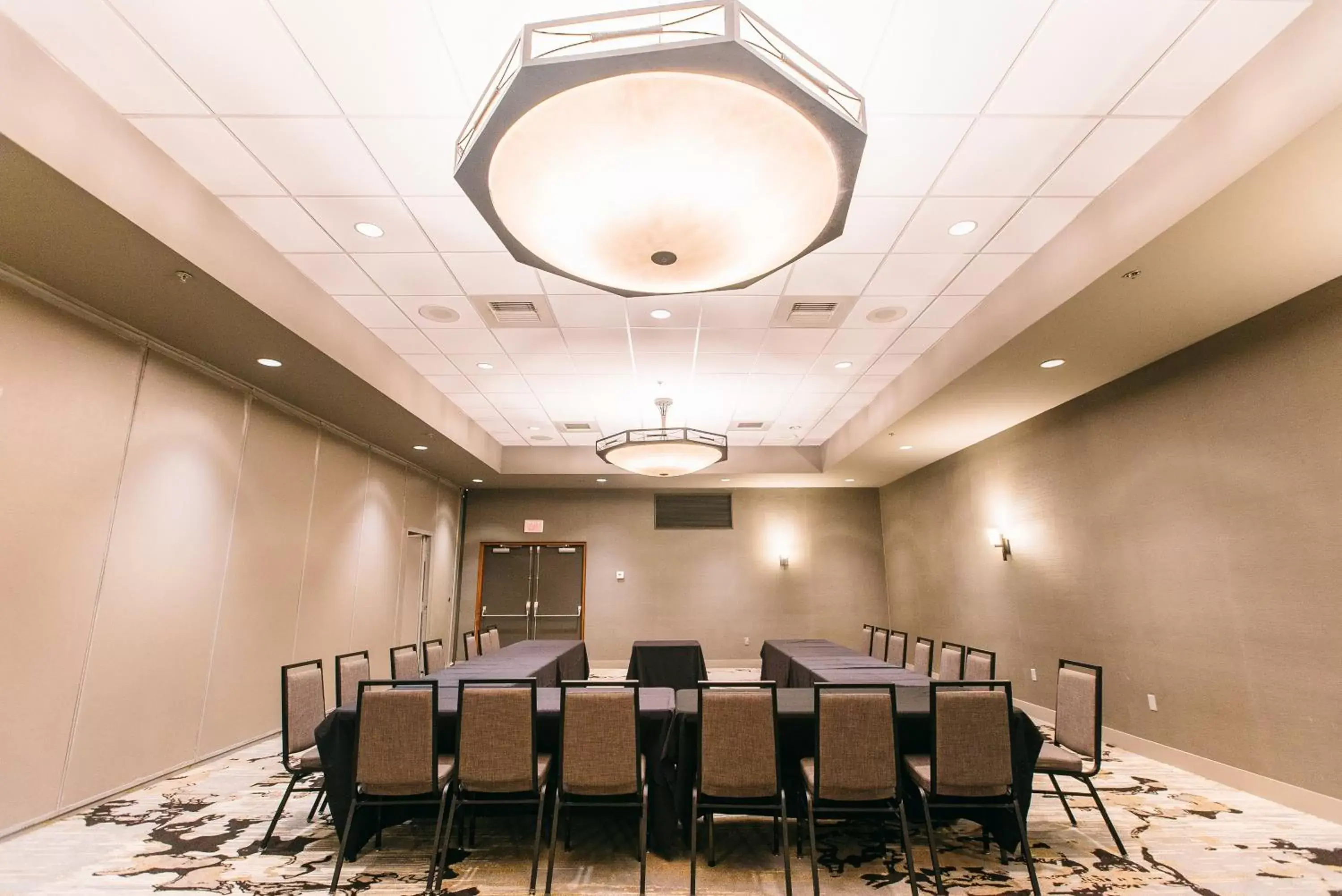 Meeting/conference room in Crowne Plaza Hotel Harrisburg-Hershey, an IHG Hotel