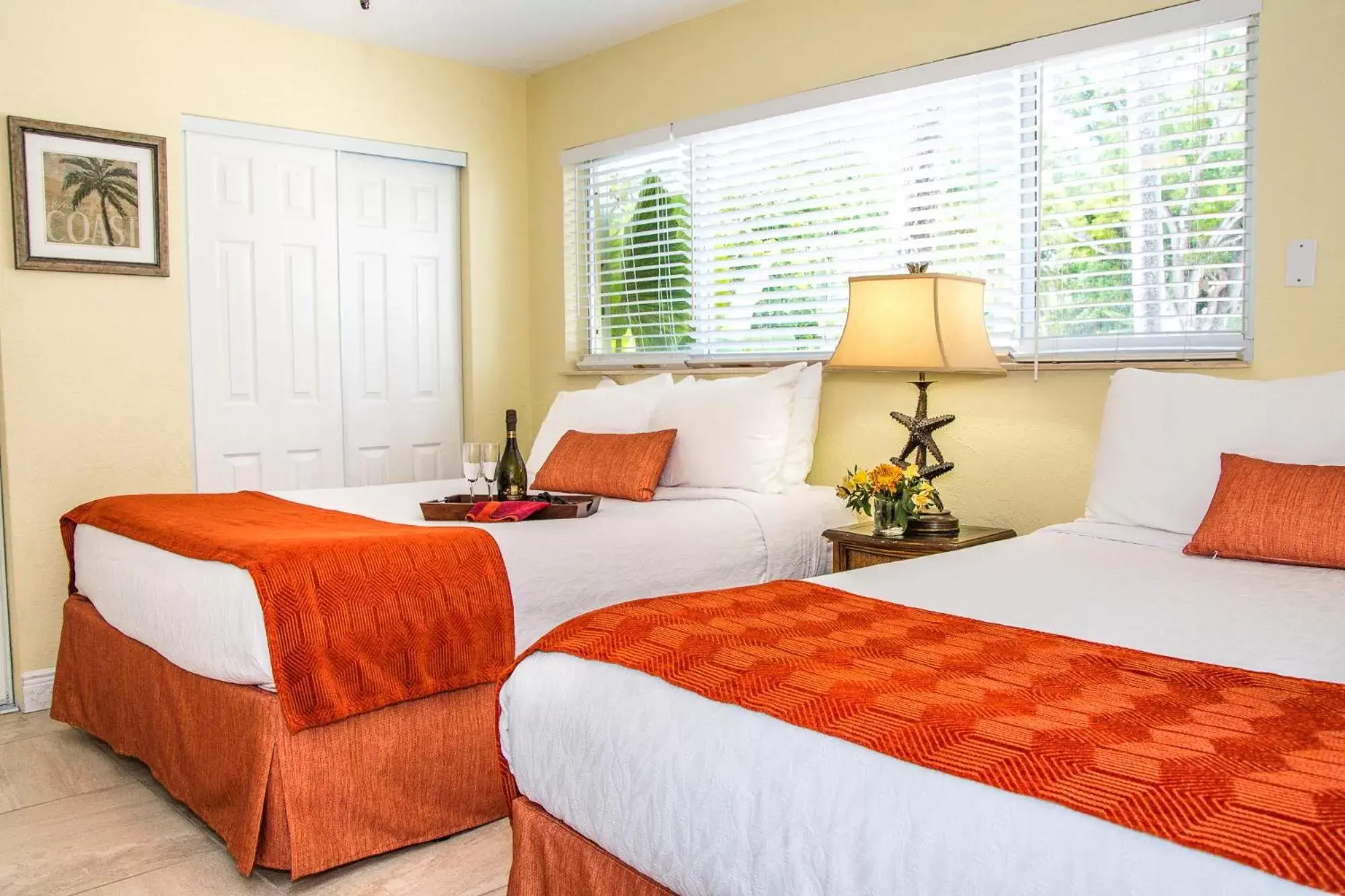 Bedroom, Bed in Coconut Bay Resort - Key Largo