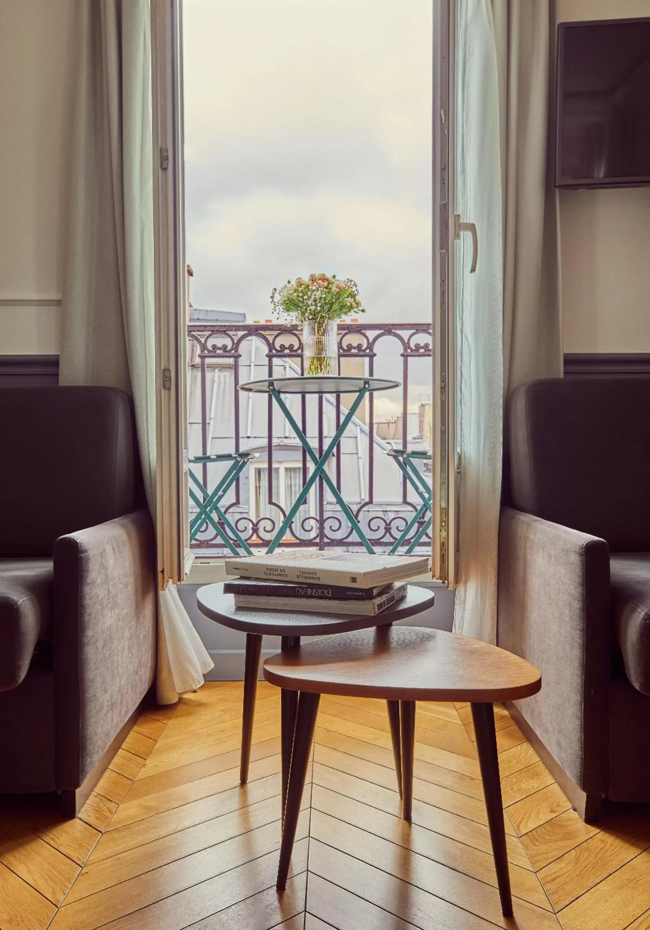 View (from property/room), Seating Area in Hotel Petit Lafayette