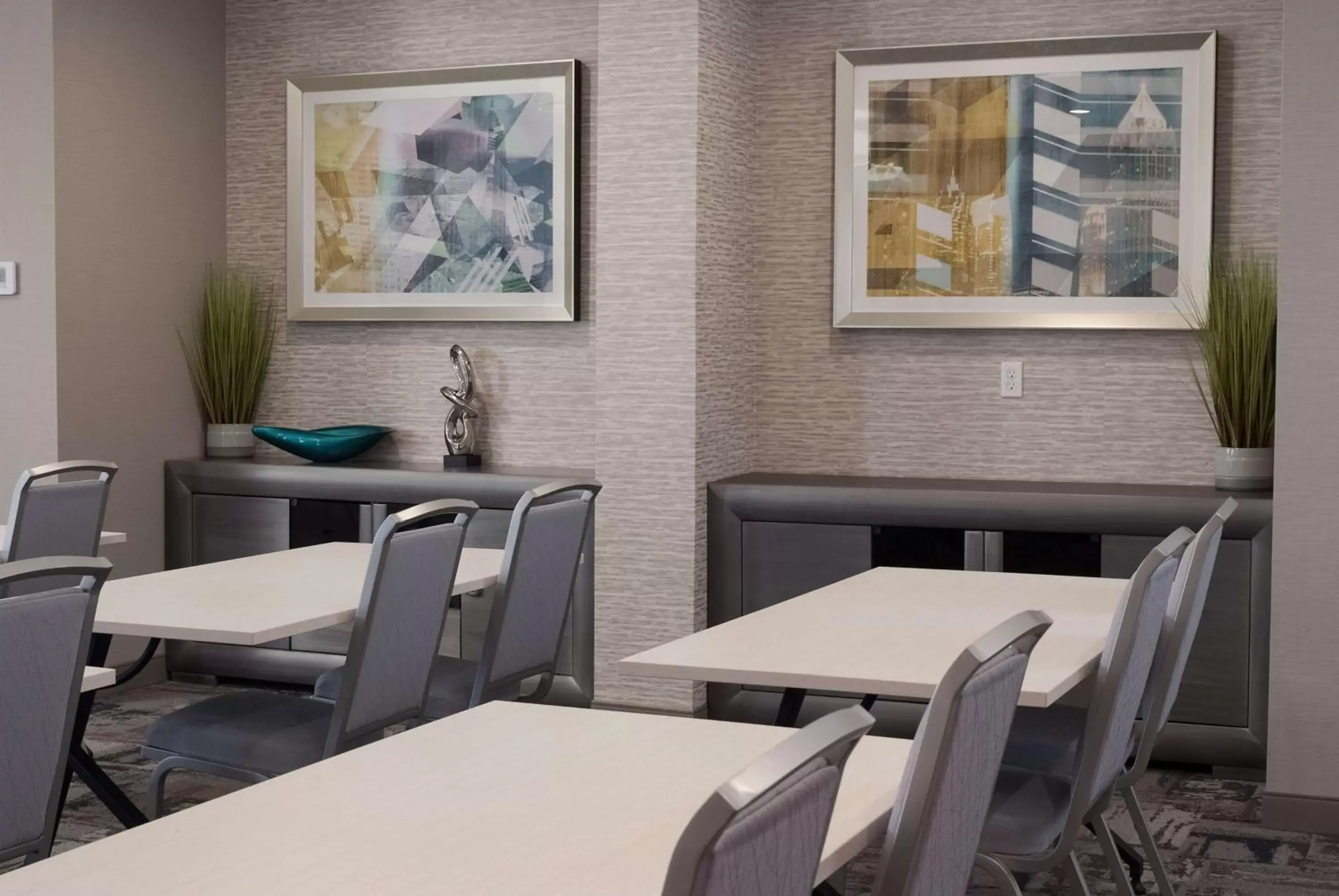 Meeting/conference room, Restaurant/Places to Eat in Home2 Suites By Hilton Atlanta Perimeter Center