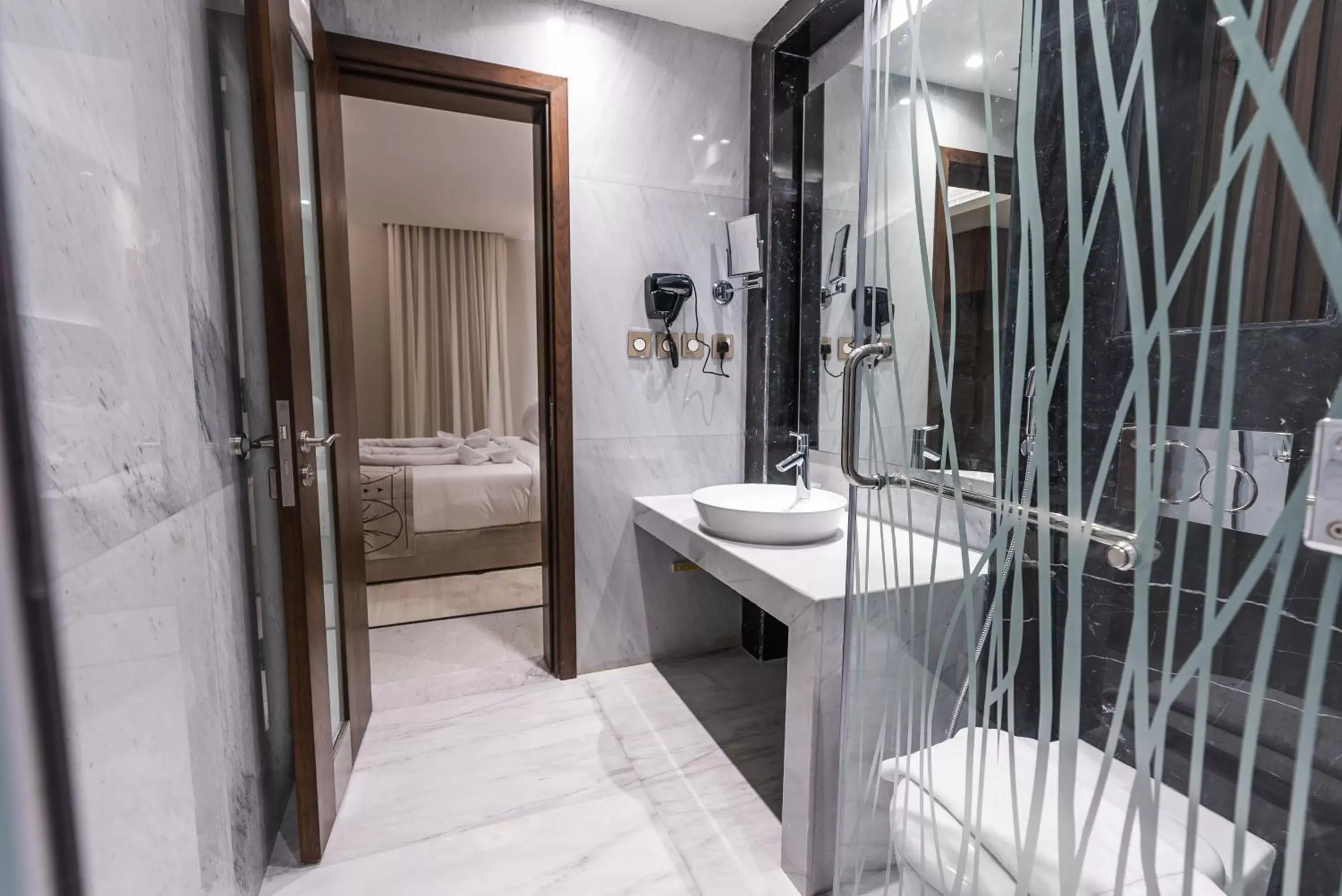 Shower, Bed in Tura Hotel Shower, Bed in Tura Hotel