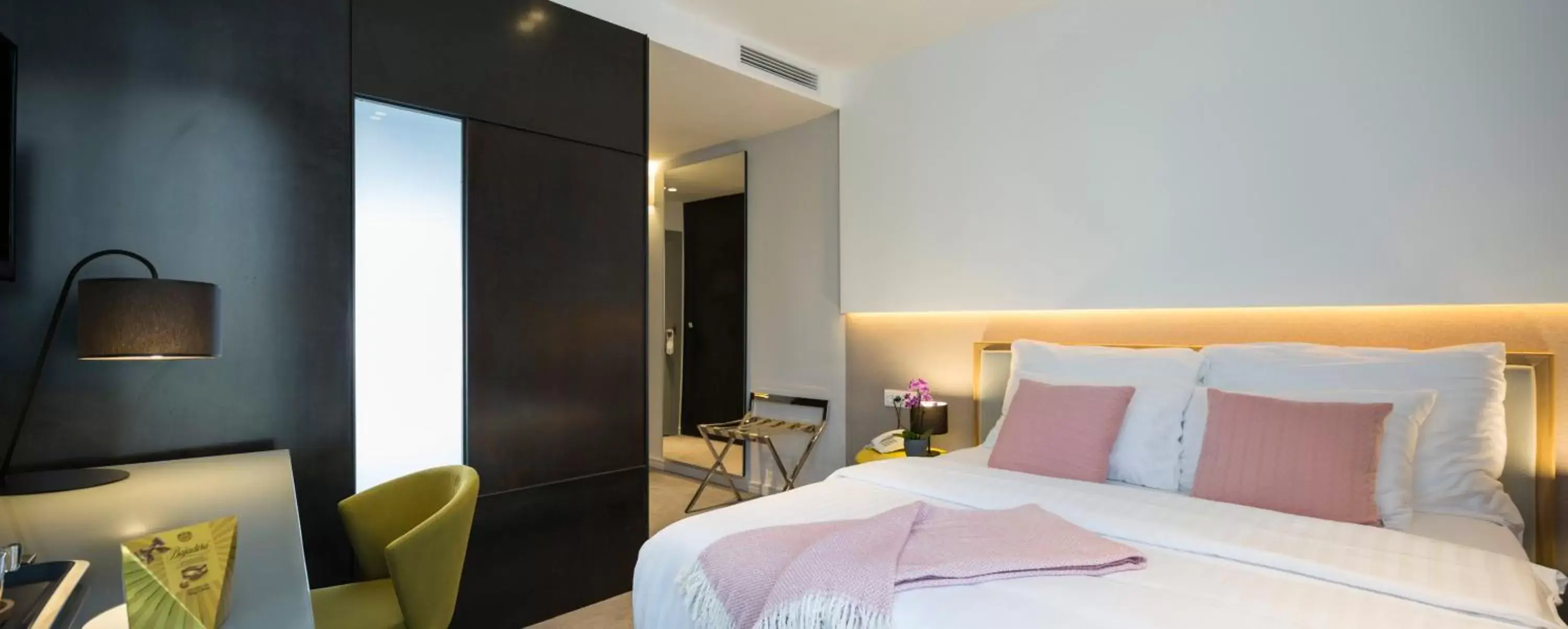 Bedroom, Bed in Livris Hotel