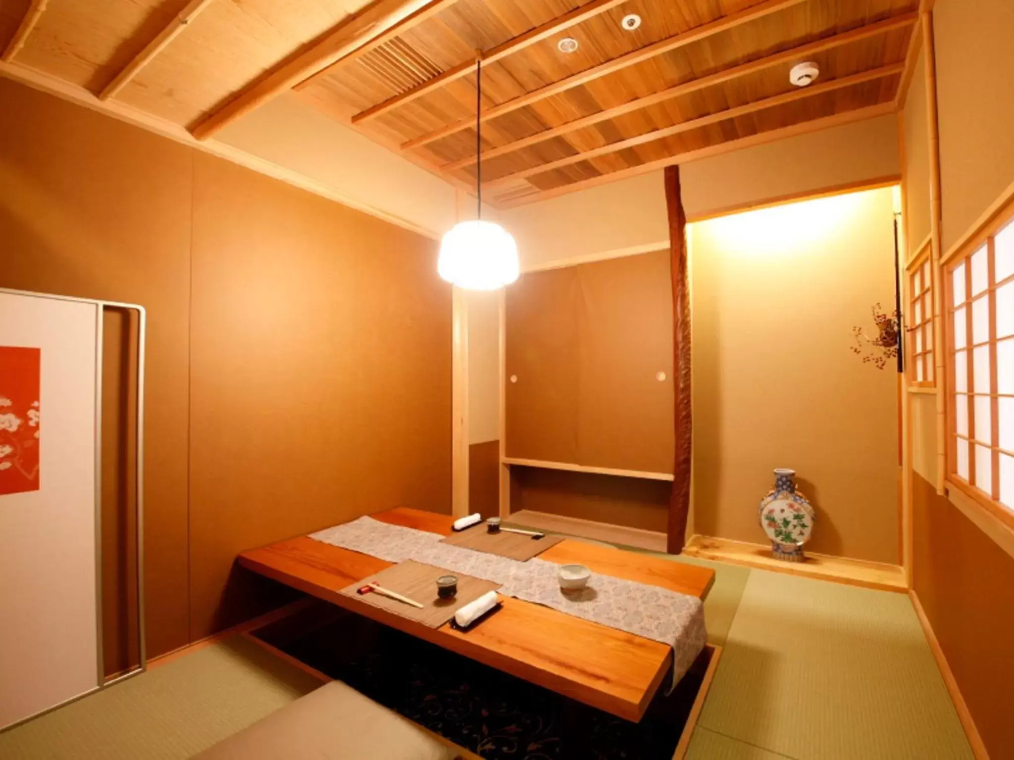 Dining area, Bathroom in Central Hotel Yokosuka