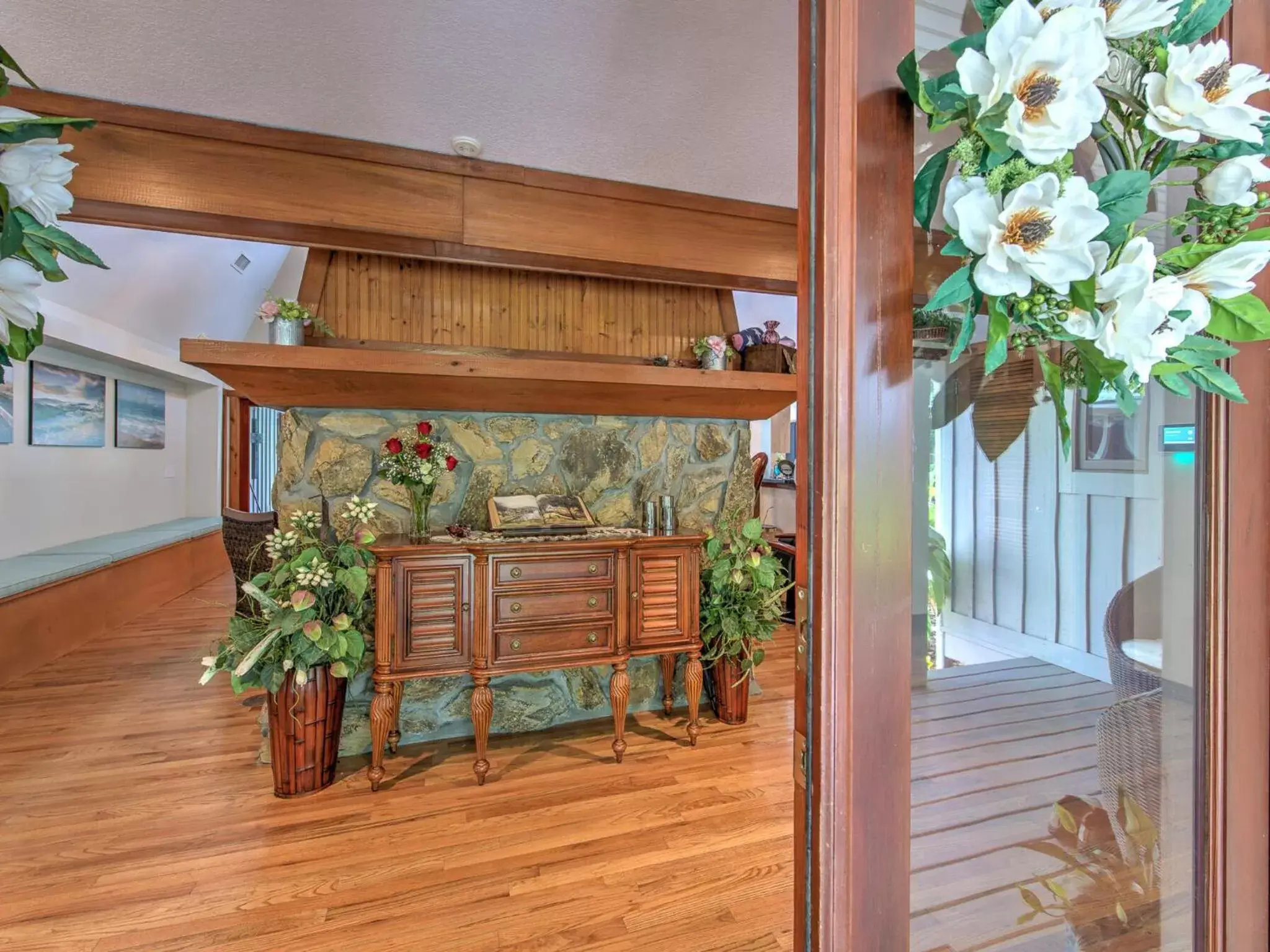 Facade/entrance, Dining Area in Riverbend Retreat - Fla.