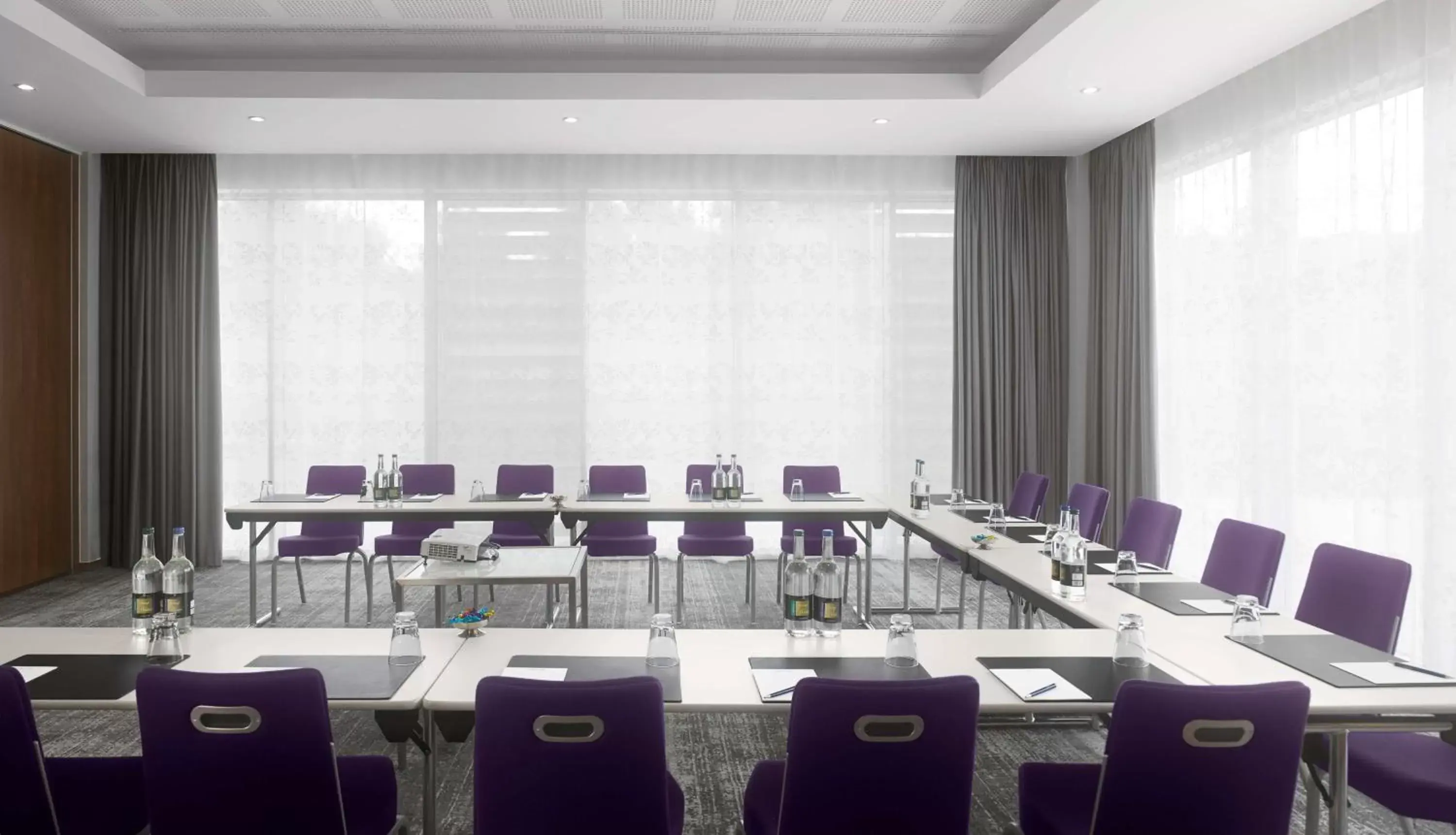 Meeting/conference room in Radisson Blu Hotel East Midlands Airport