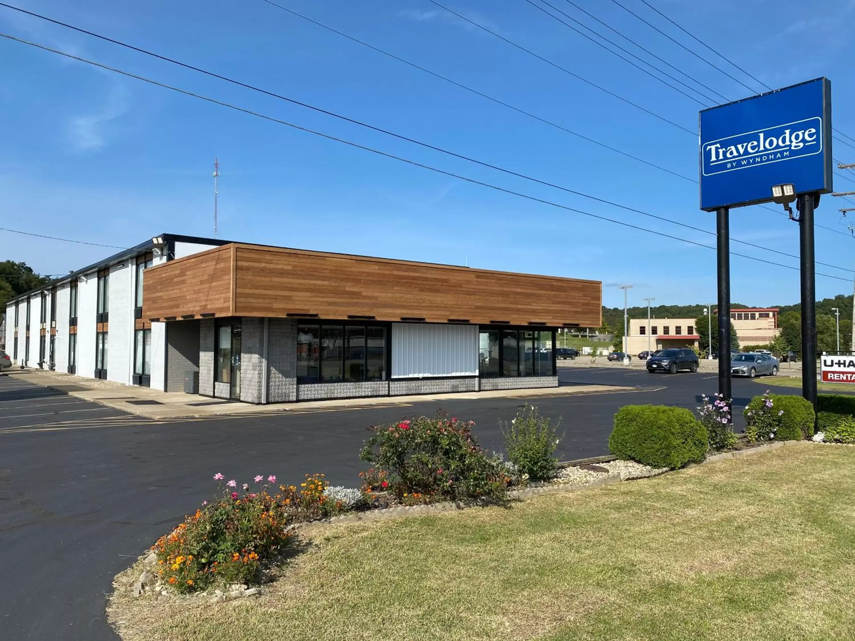 Property building, Garden in Travelodge by Wyndham Gallipolis