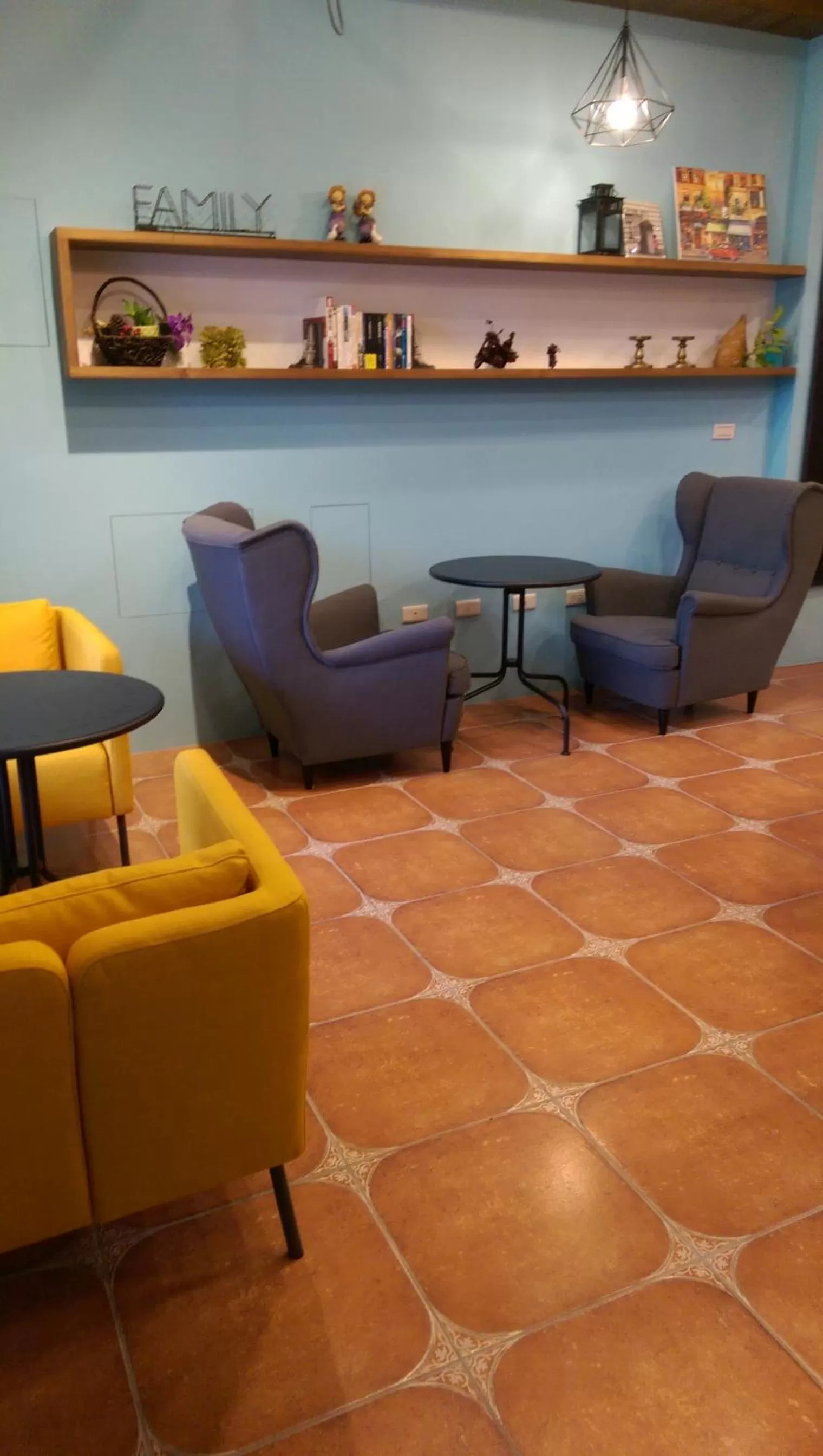 Dining area in Alien B&B