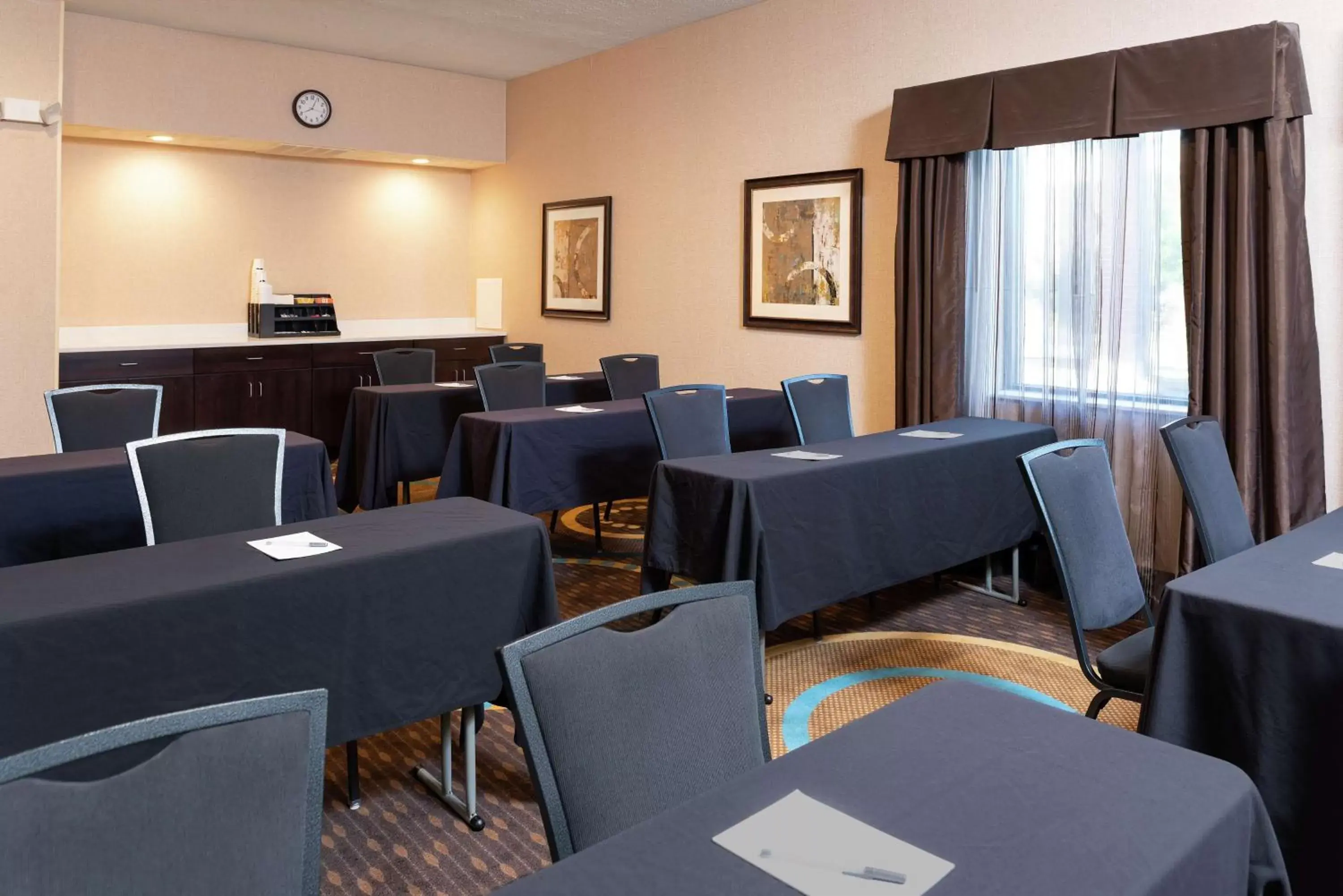 Meeting/conference room in Hampton Inn & Suites Cleveland-Airport/Middleburg Heights