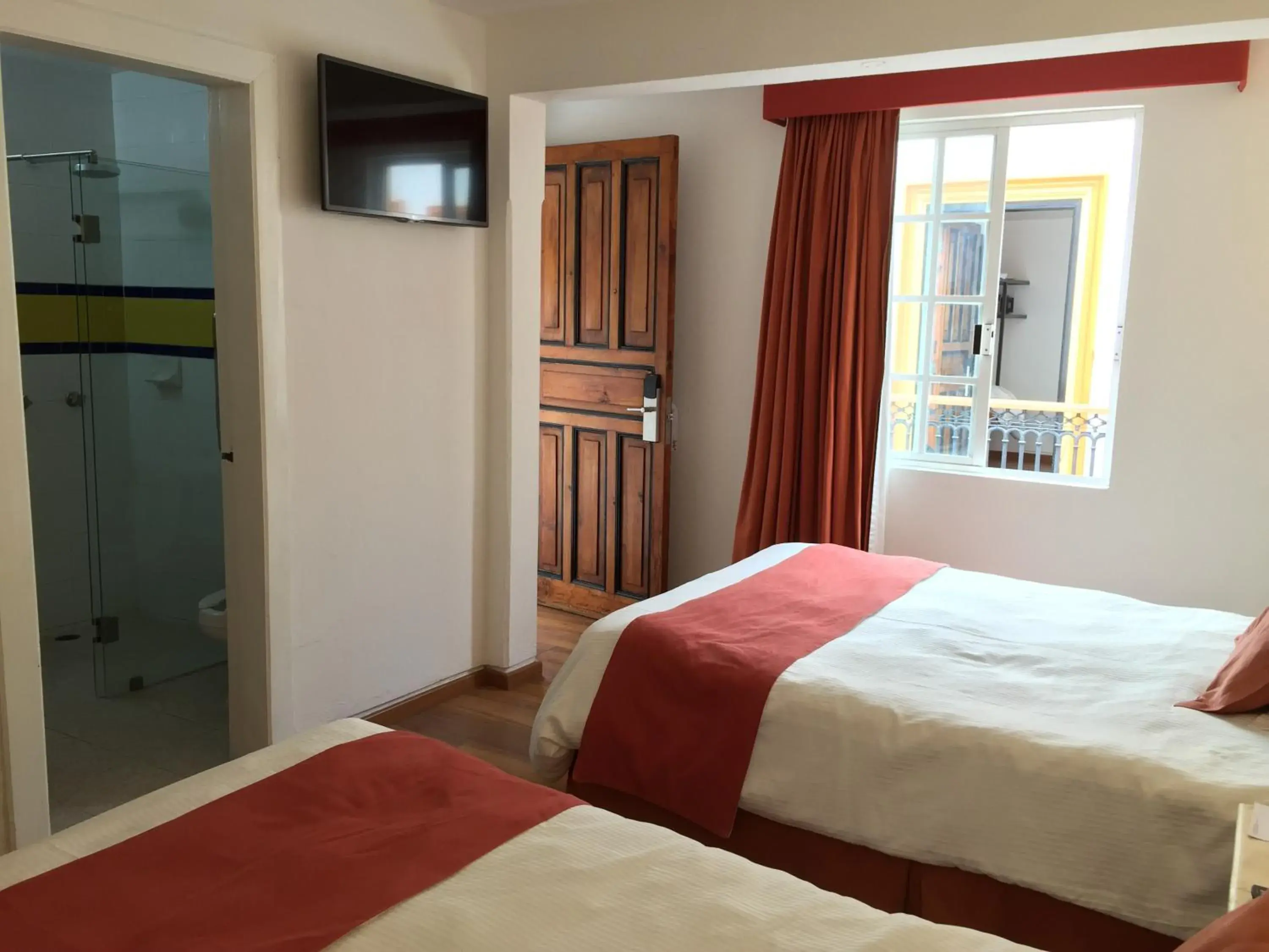 Bathroom, Bed in Hotel Ciudad Real Centro Historico