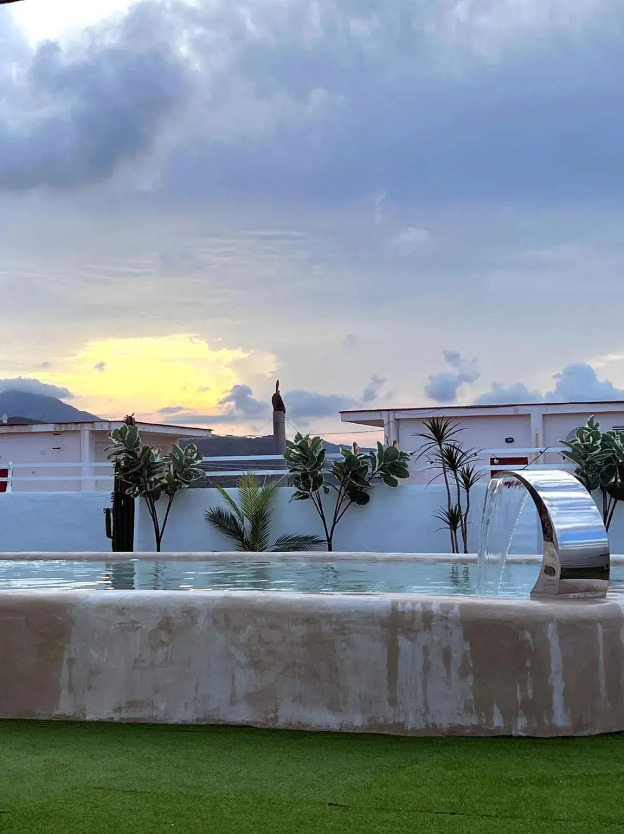 Balcony/Terrace, Swimming Pool in Hotel Porto