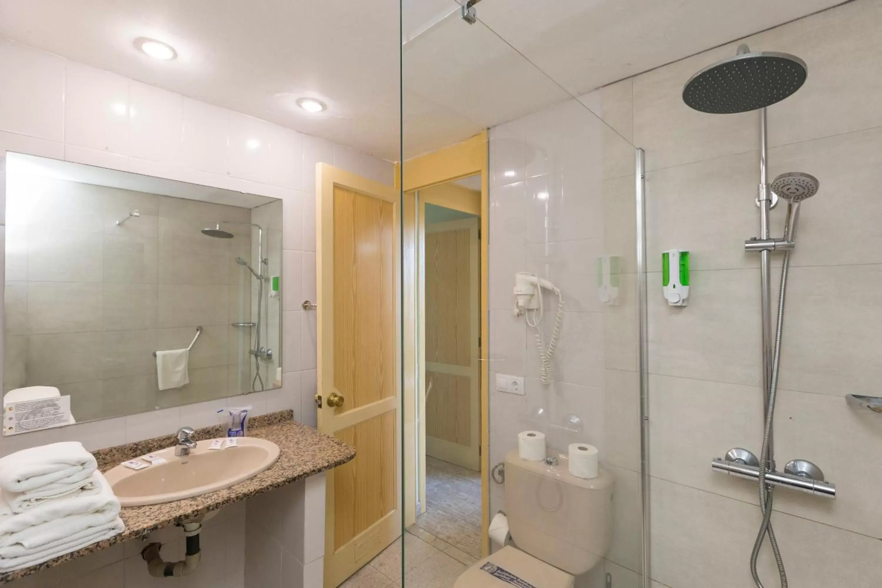 Shower, Bathroom in Hotel LIVVO Veril Playa