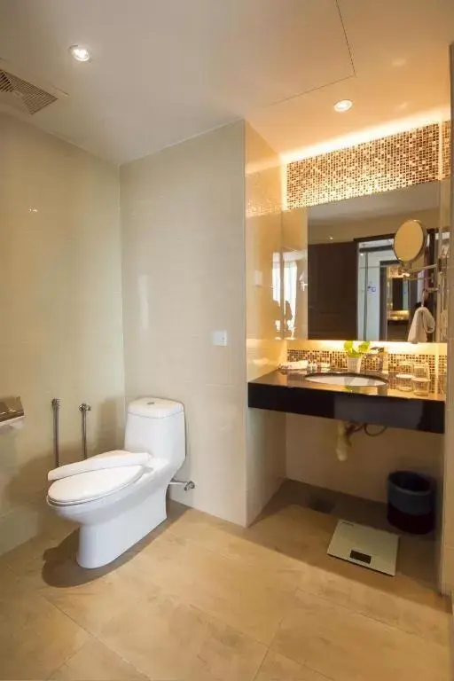 Bathroom in Kinta Riverfront Hotel & Suites