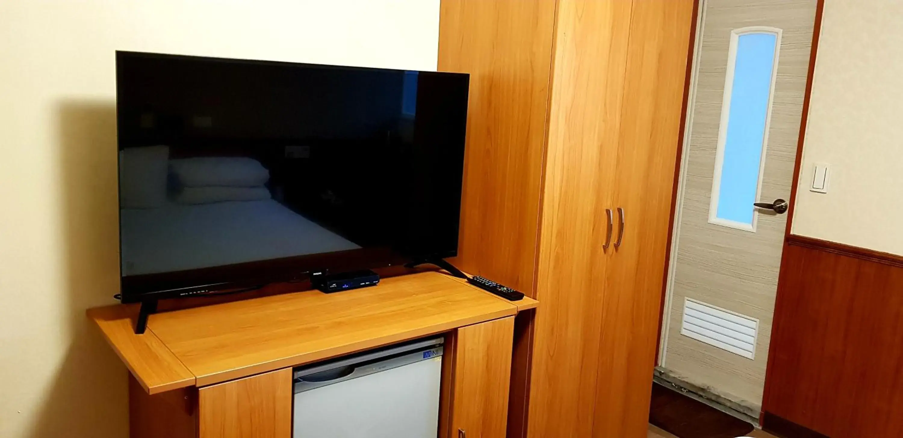 TV and multimedia, TV/Entertainment Center in New May Flower Hotel