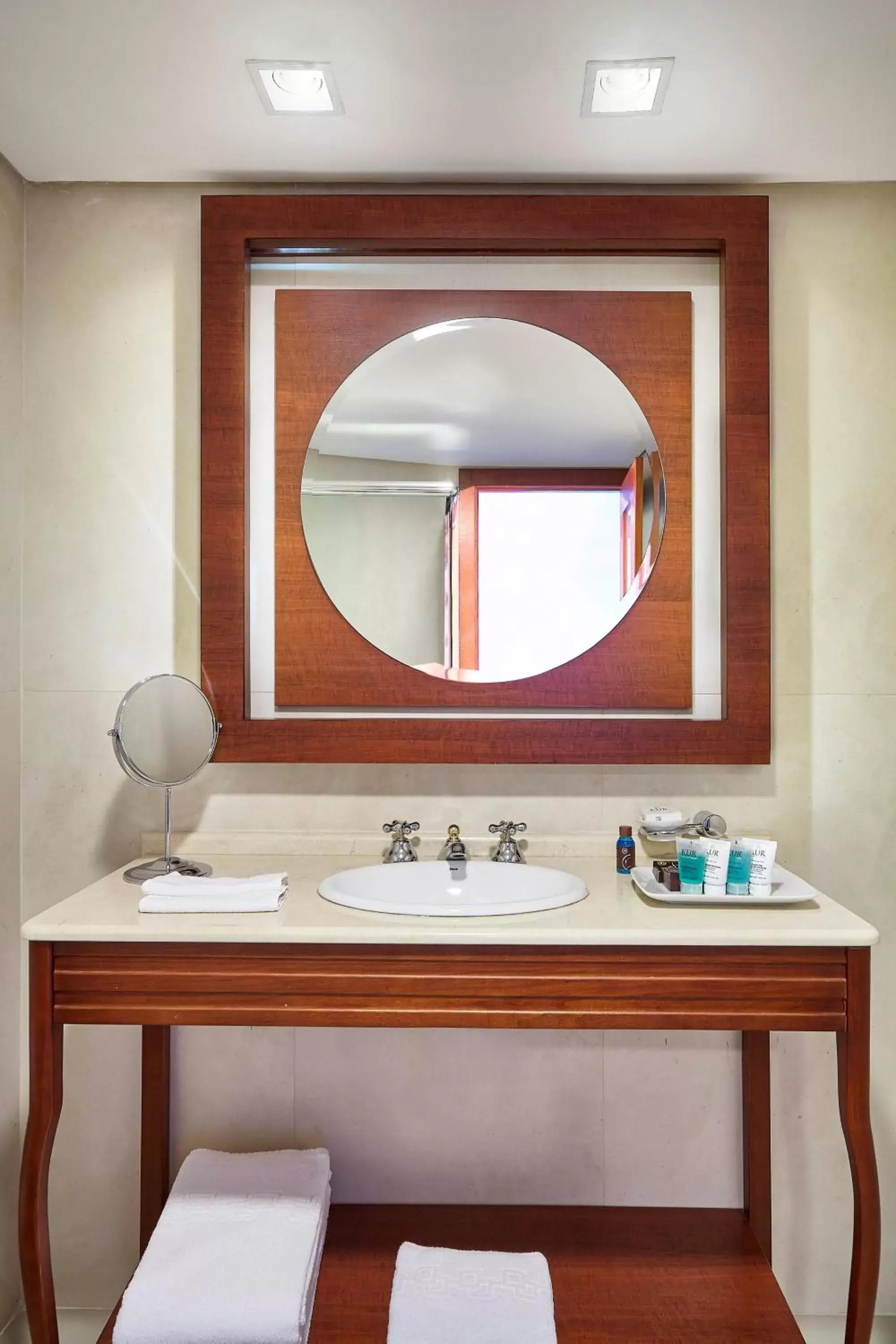 Bathroom in Sheraton Portland Airport Hotel