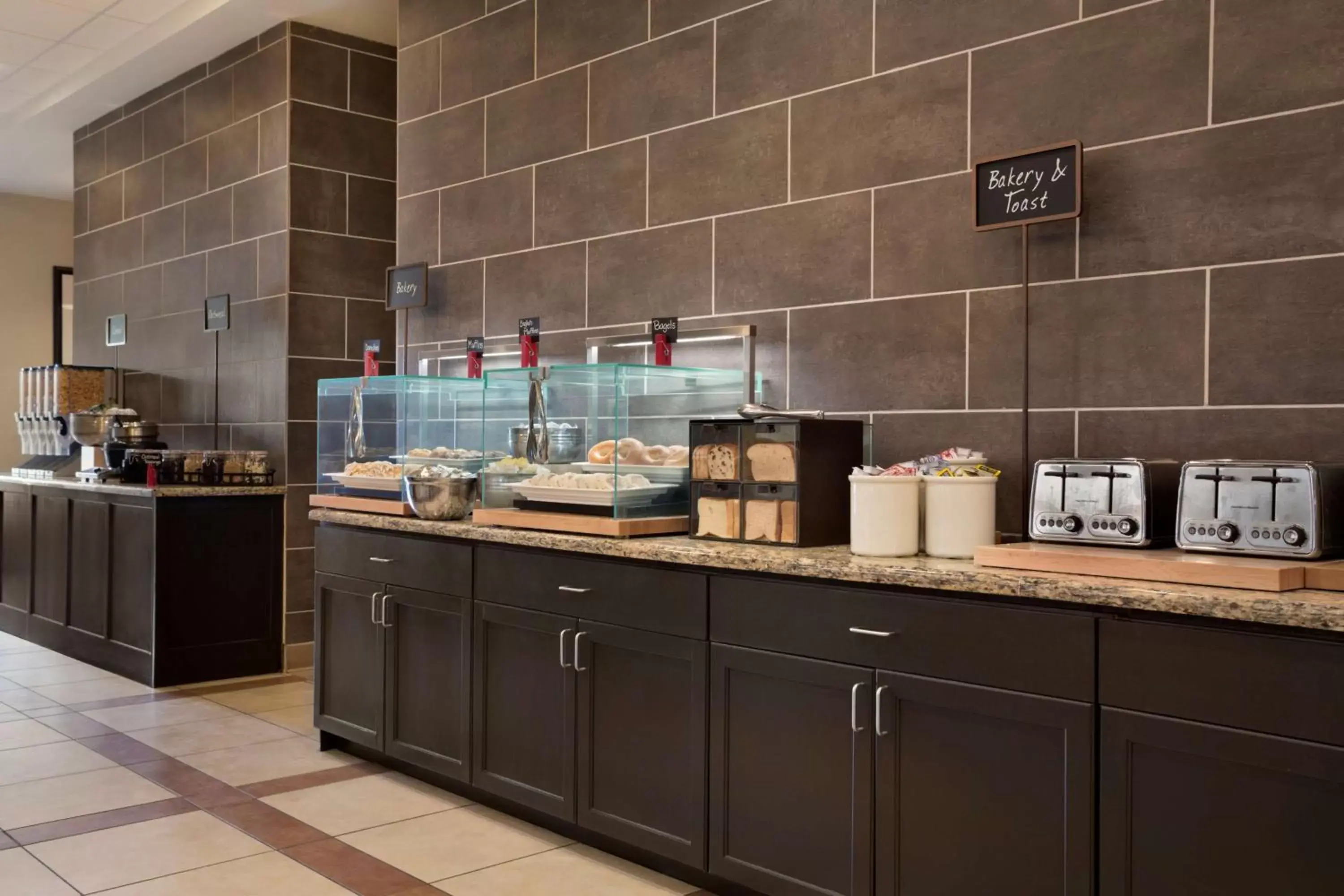 Dining area, Kitchen/Kitchenette in Embassy Suites by Hilton Jackson North Ridgeland