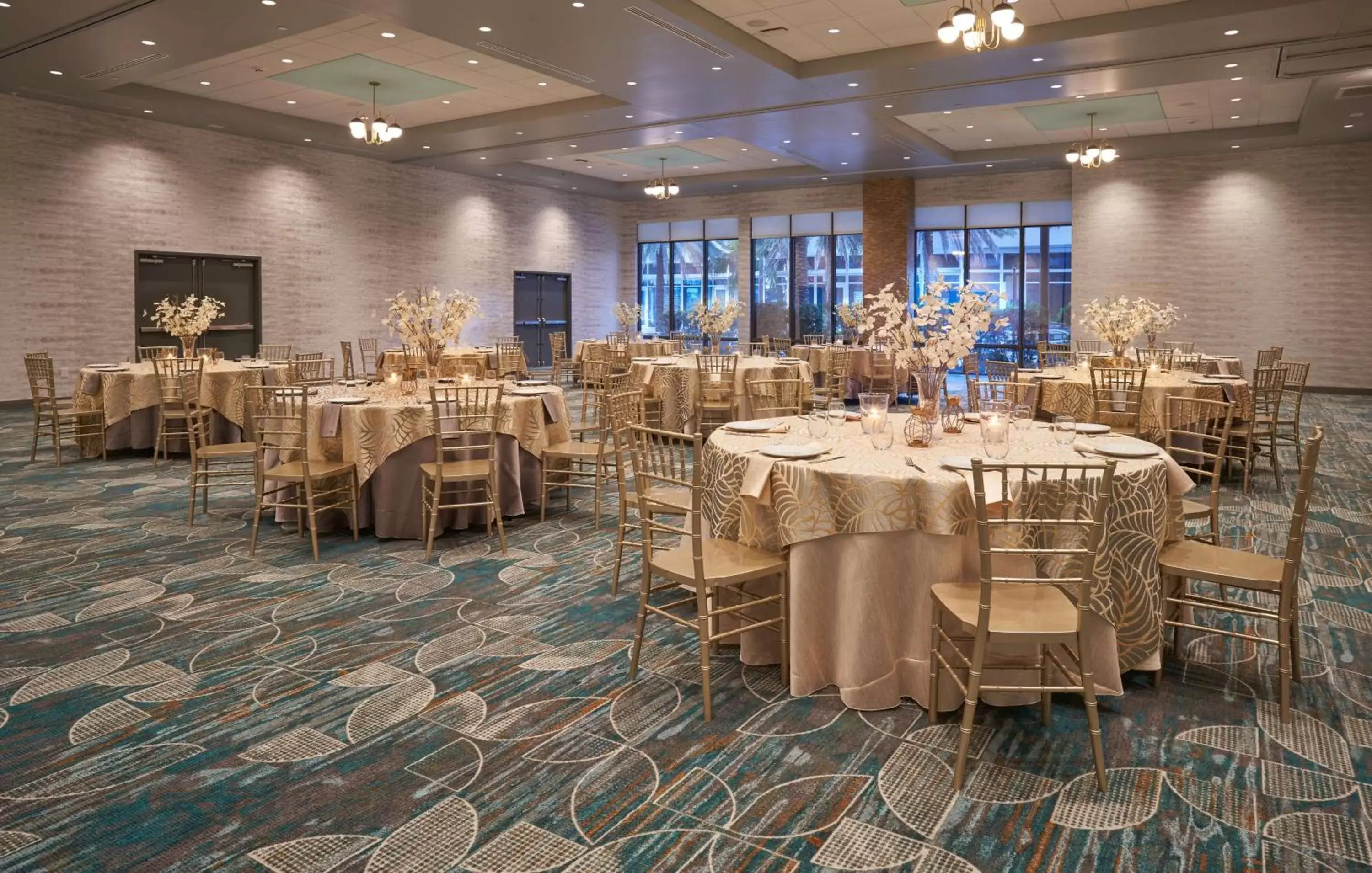 Meeting/conference room, Restaurant/Places to Eat in Tru By Hilton Pompano Beach Pier