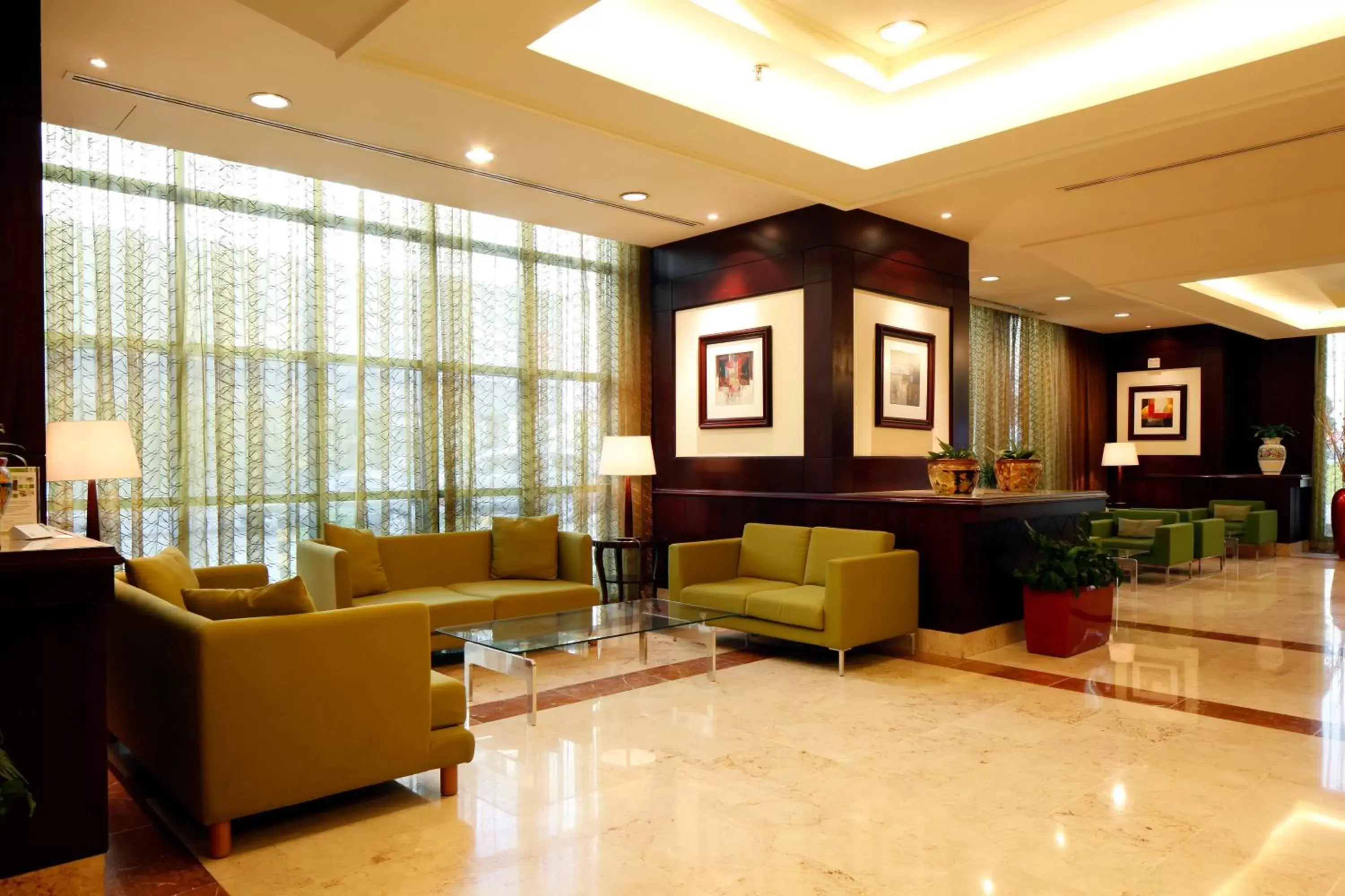 Lounge or bar, Lobby/Reception in Holiday Inn Olaya, an IHG Hotel