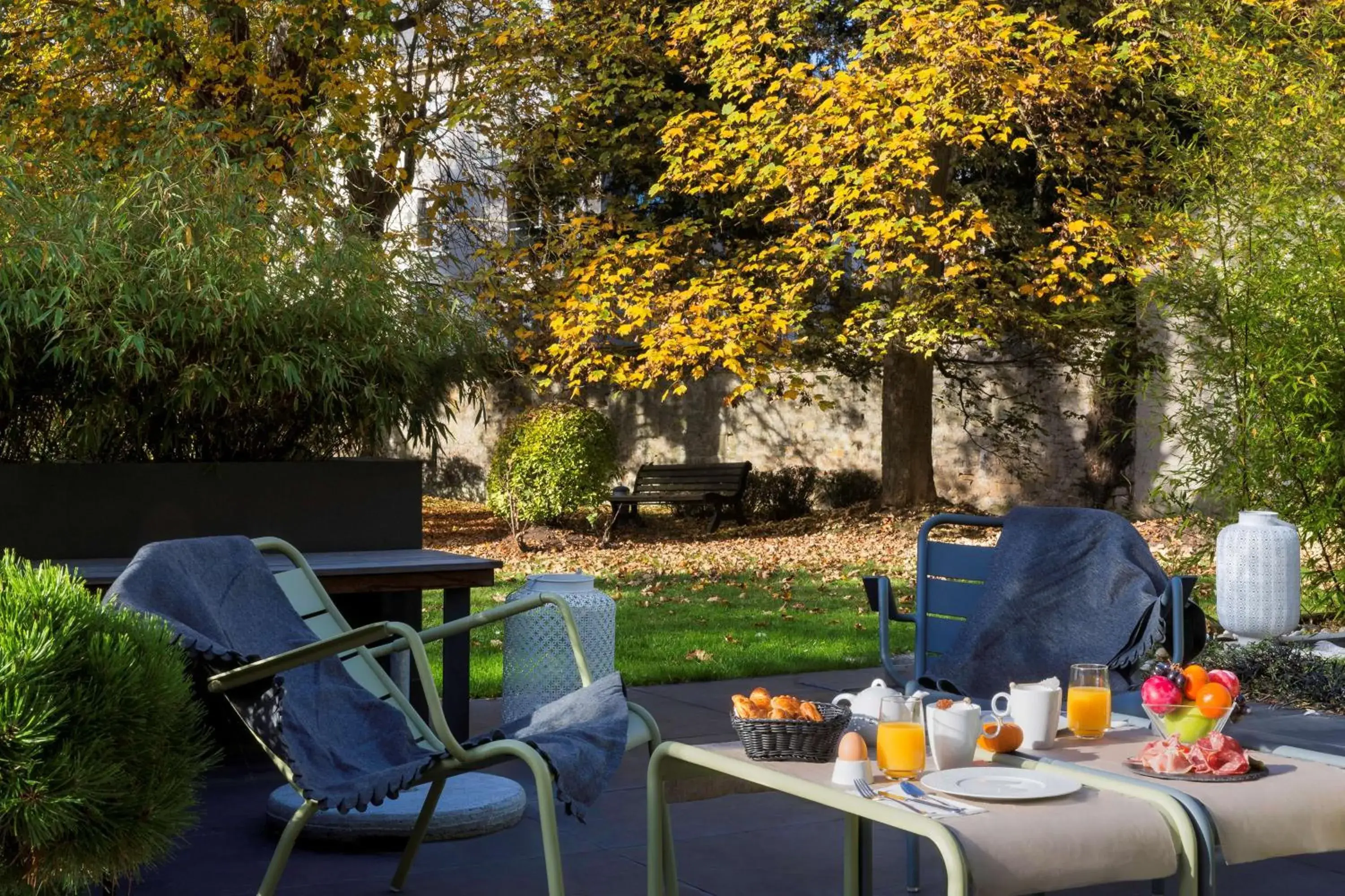 Patio in Best Western Plus Hotel Du Parc Chantilly