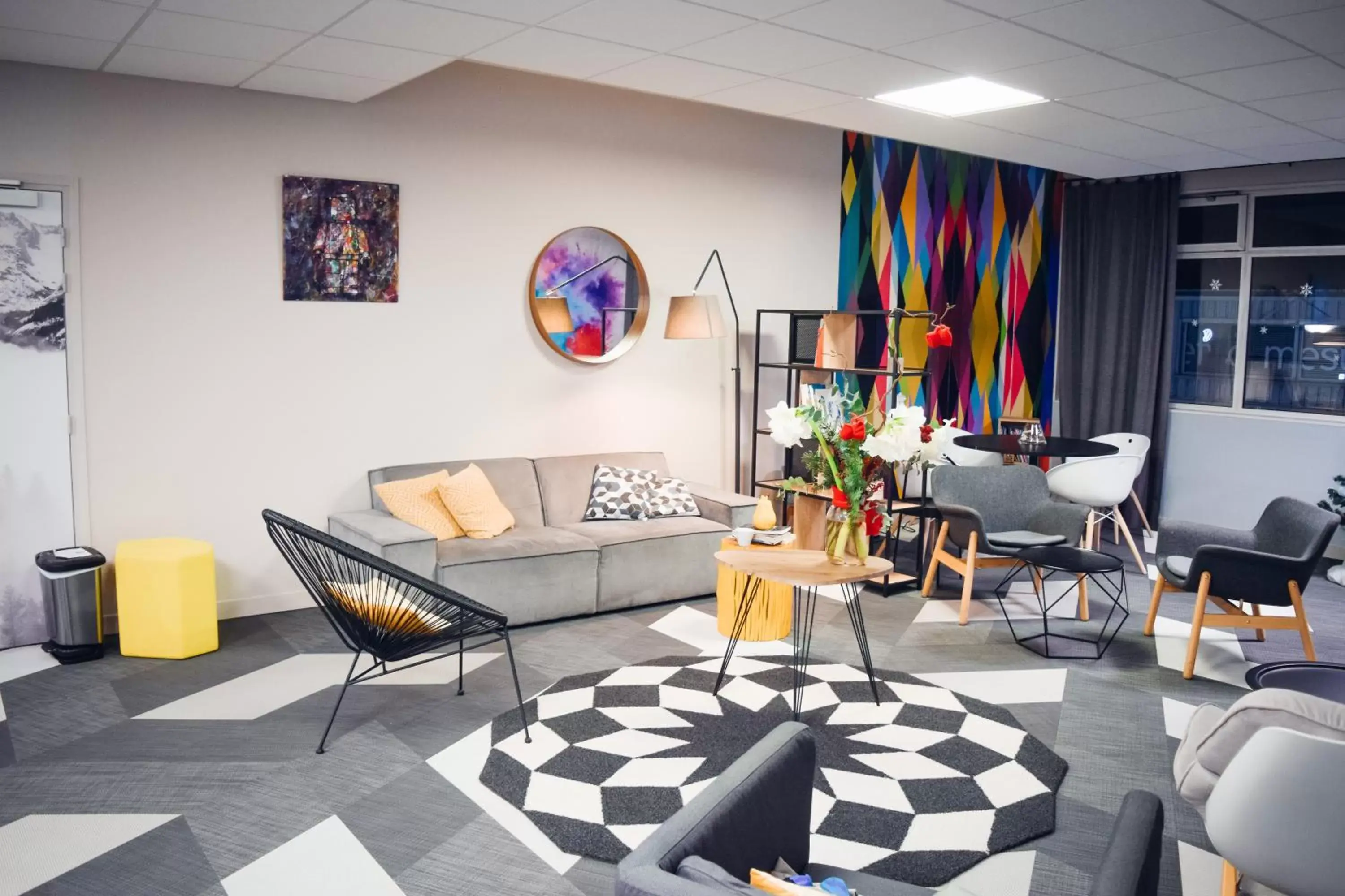 Lounge or bar in Ibis Styles Crolles Grenoble A41