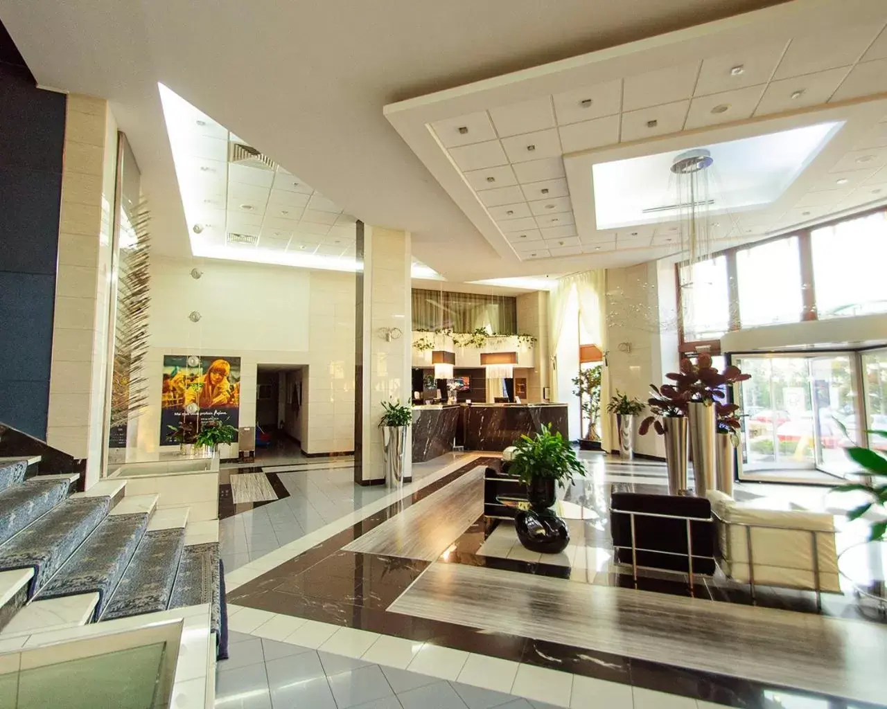 Lobby or reception in Continental Forum Sibiu Lobby or reception in Continental Forum Sibiu