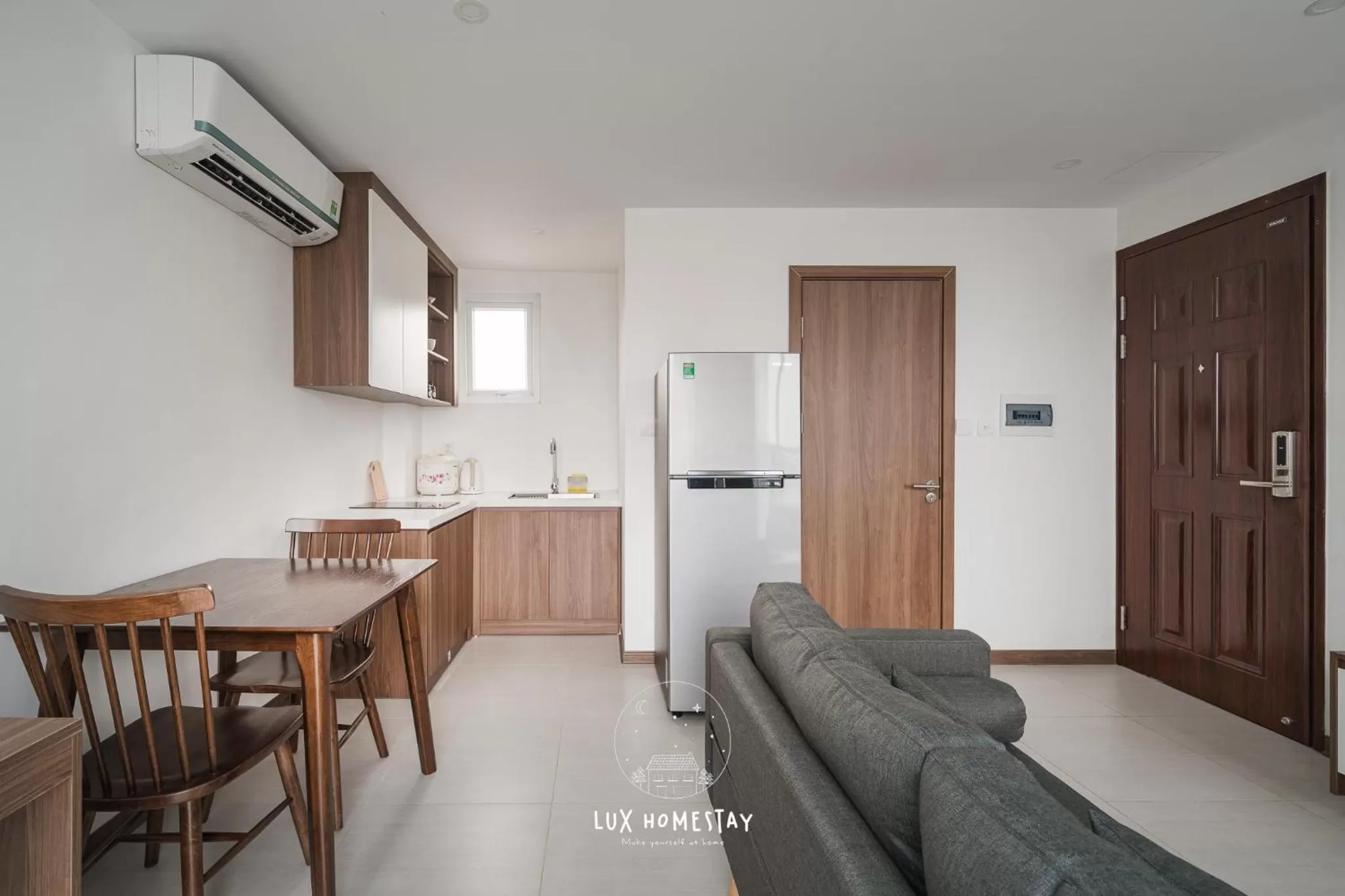Kitchen or kitchenette in Lux Westlake Studio