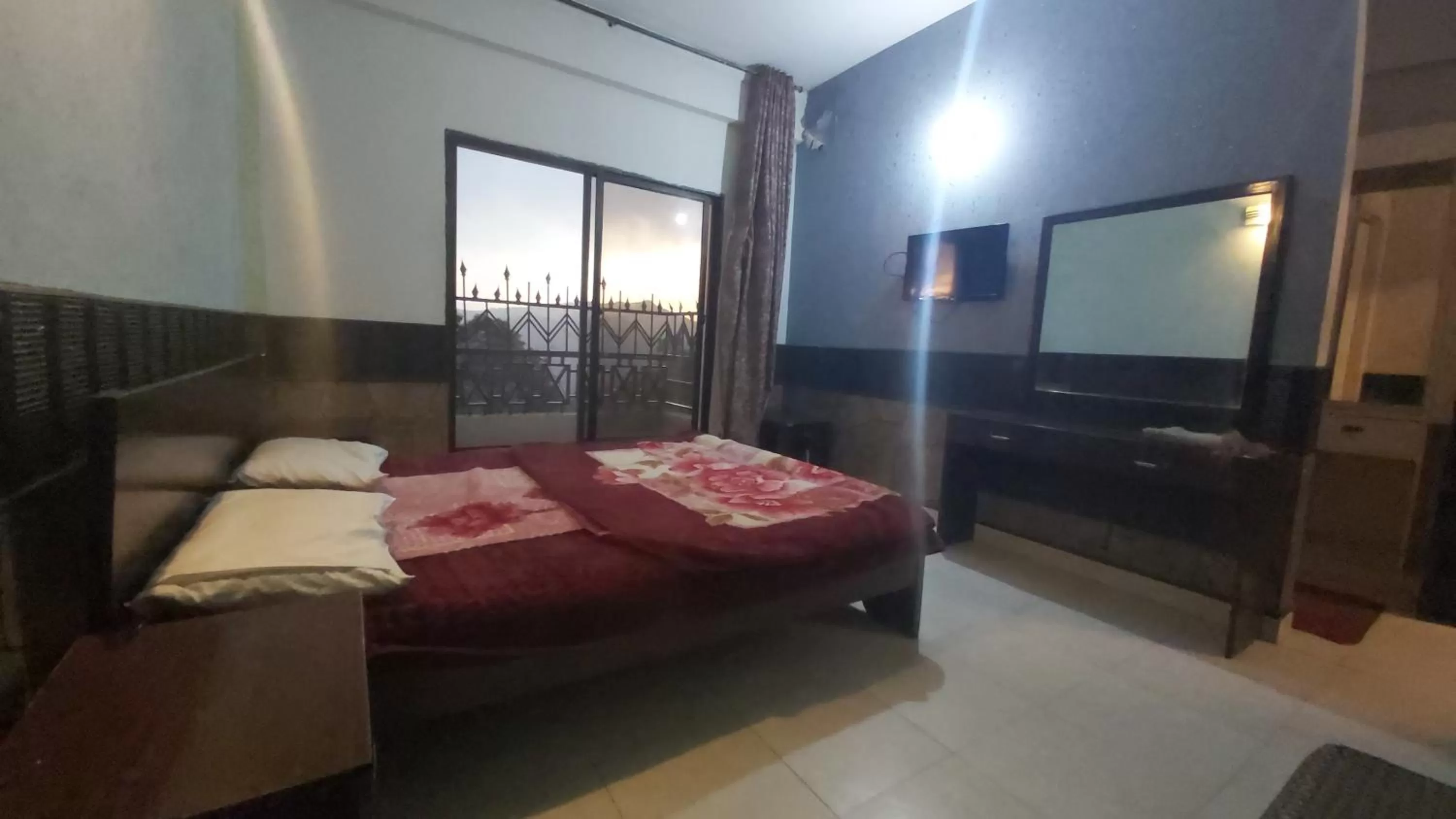 Bedroom, Bed in Mount Heaven Hotel Murree