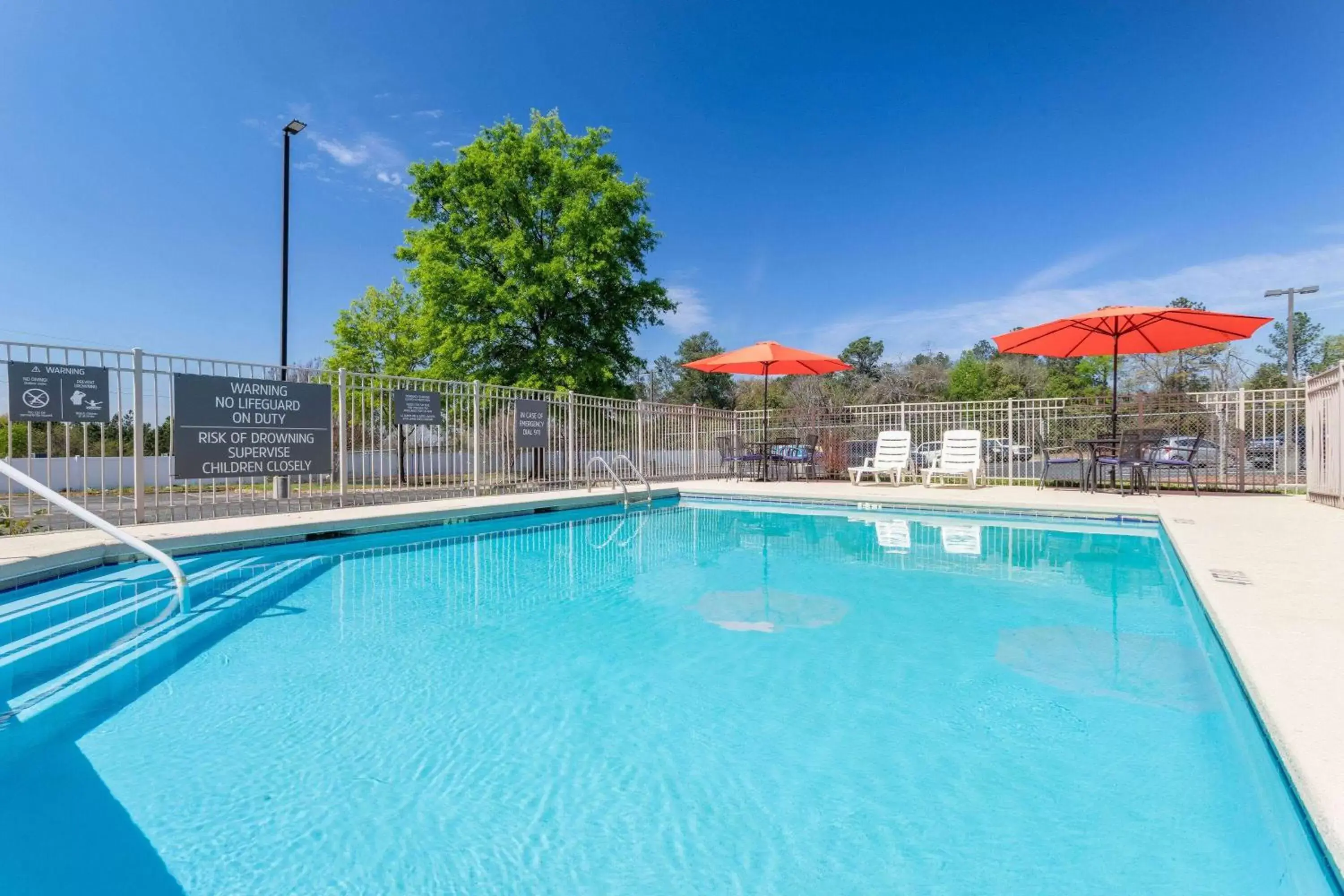 Pool view, Swimming Pool in La Quinta Inn & Suites by Wyndham Augusta Near Fort Gordon