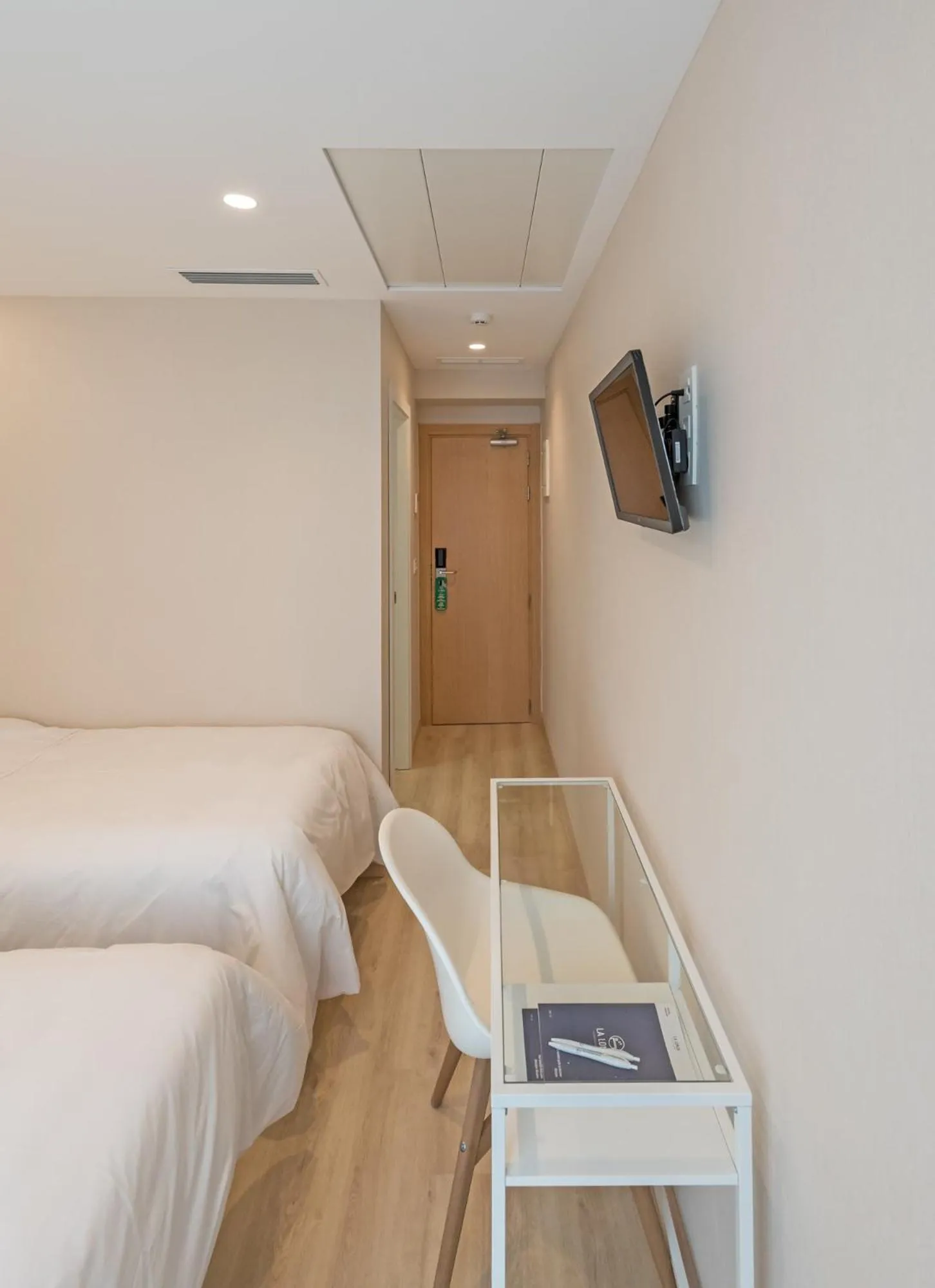 Photo of the whole room, Bed in La Lonja