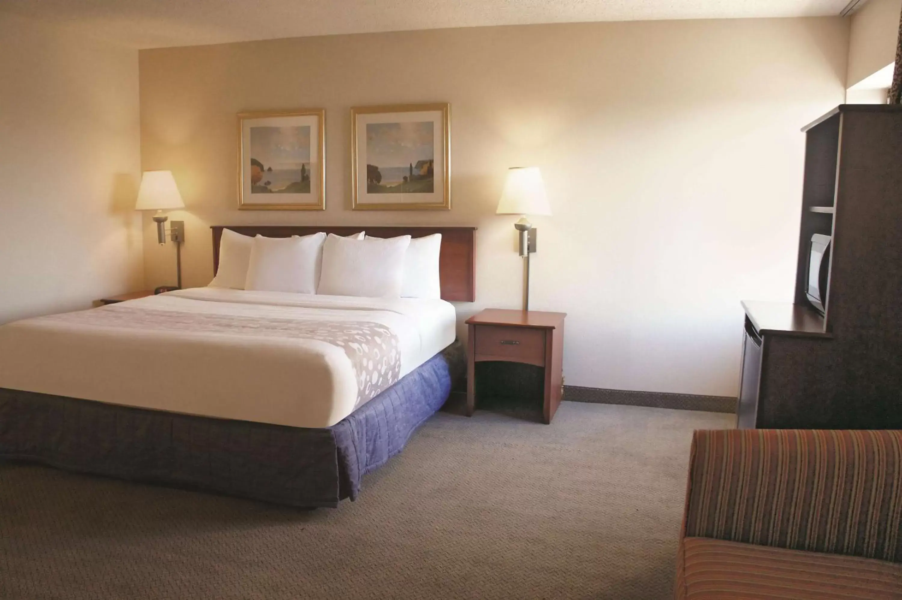 Photo of the whole room, Bed in La Quinta by Wyndham El Paso West Bartlett