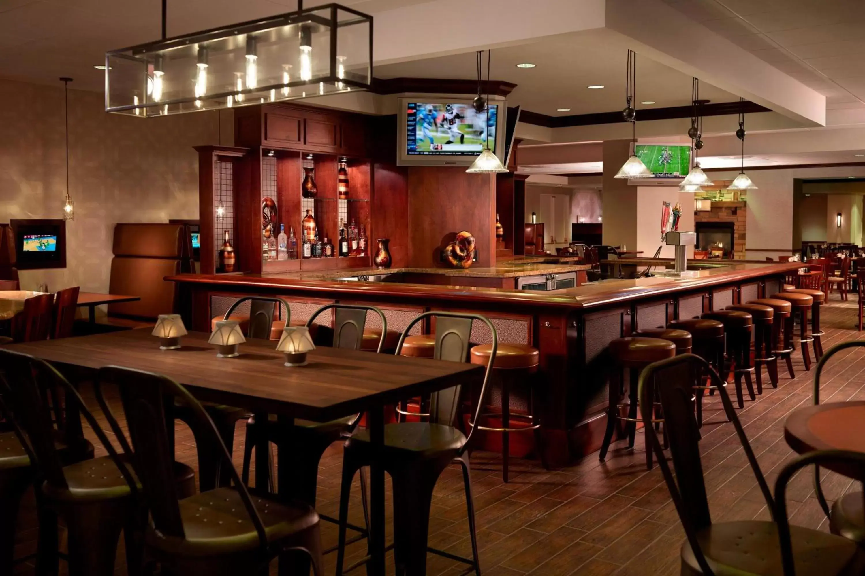 Restaurant/places to eat, Lounge/Bar in Des Moines Marriott Downtown