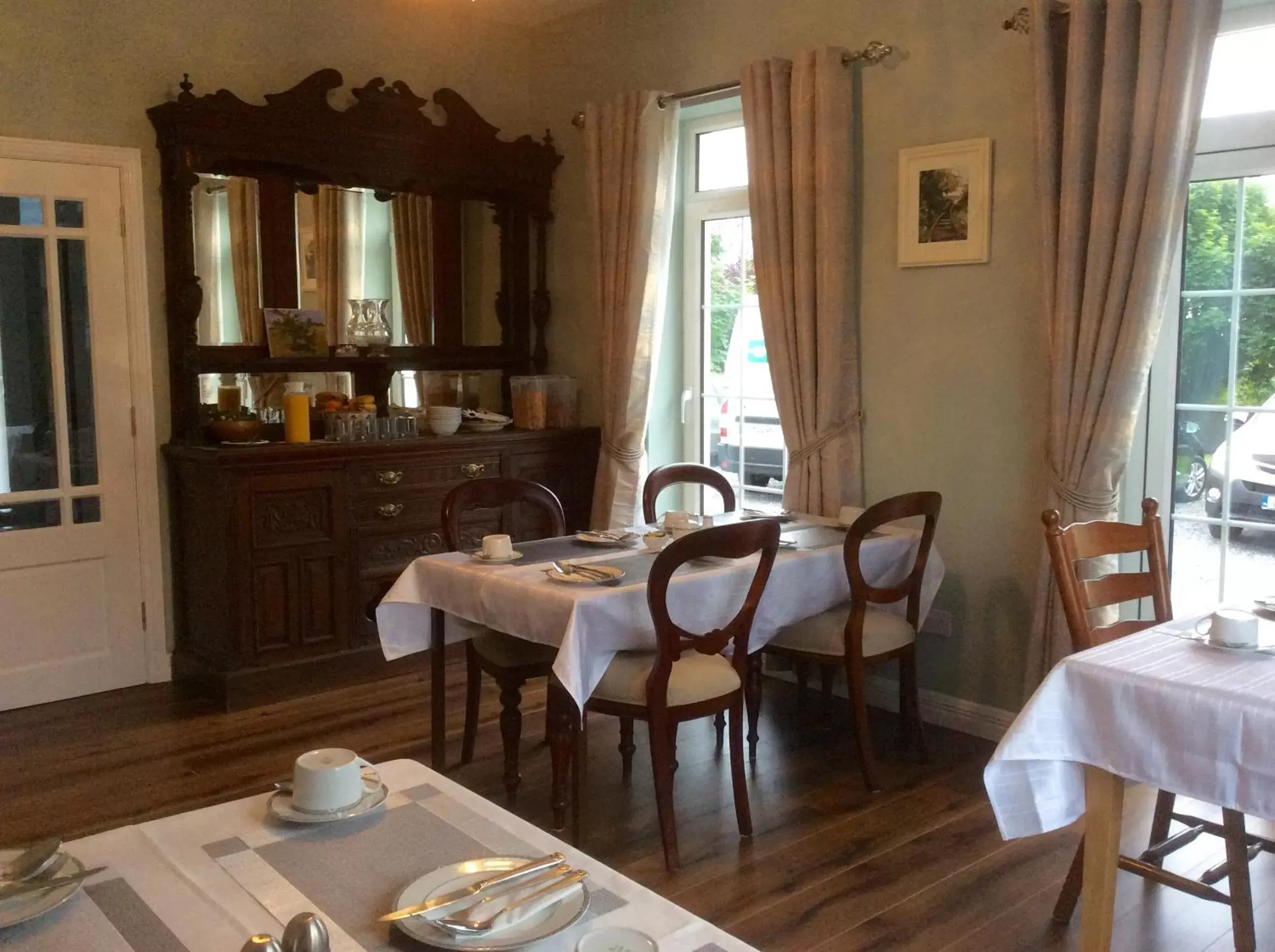 Restaurant/Places to Eat in Seven Oaks B&B