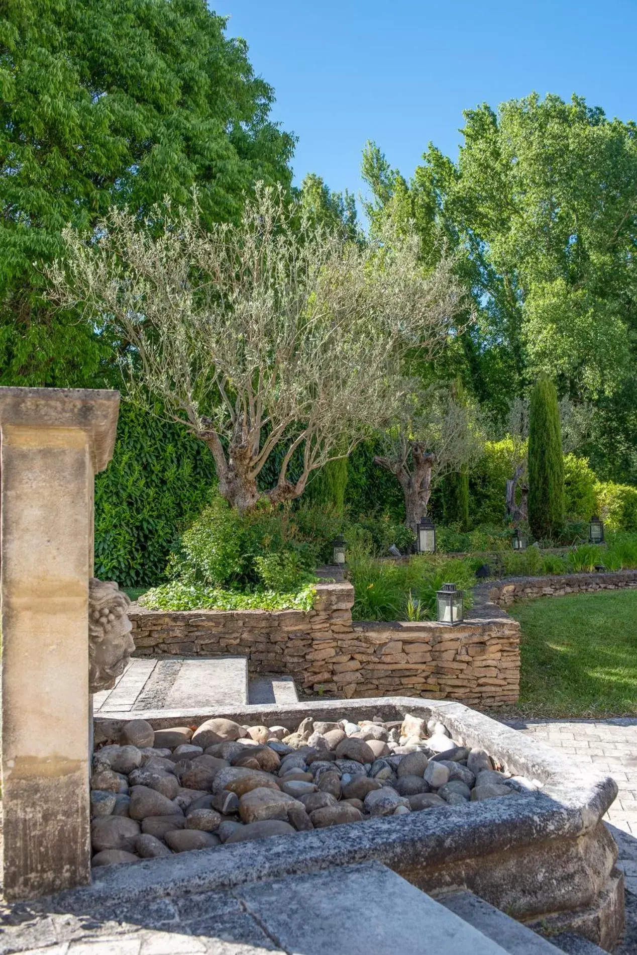 Garden in Novotel Aix-en-Provence Pont de L'Arc