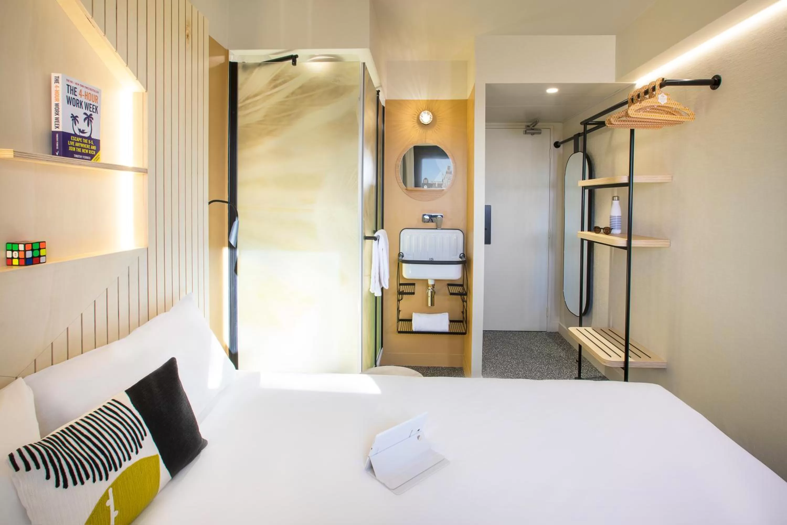 Bed in Hôtel Life Bordeaux Gare - BG