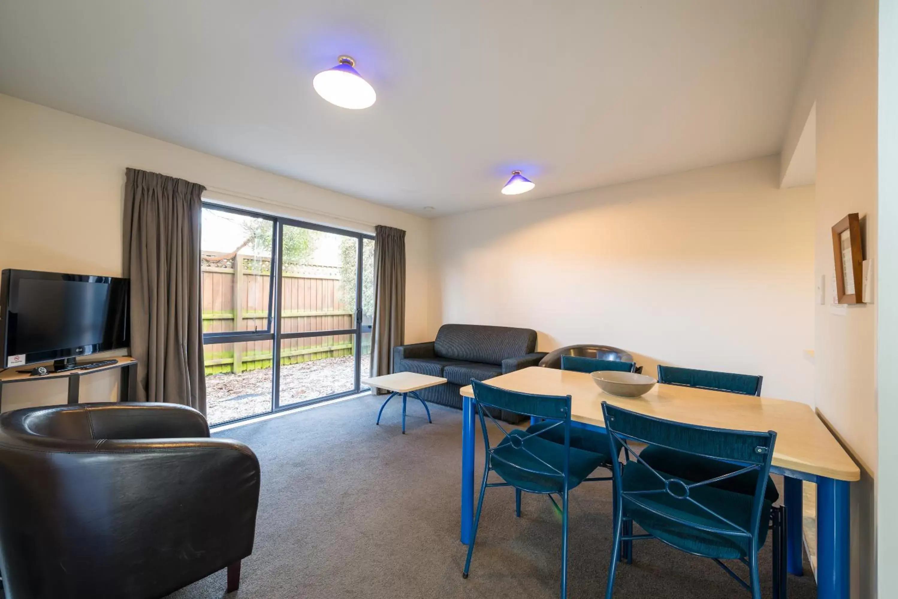 Dining area, Seating Area in Annabelle Court Motel