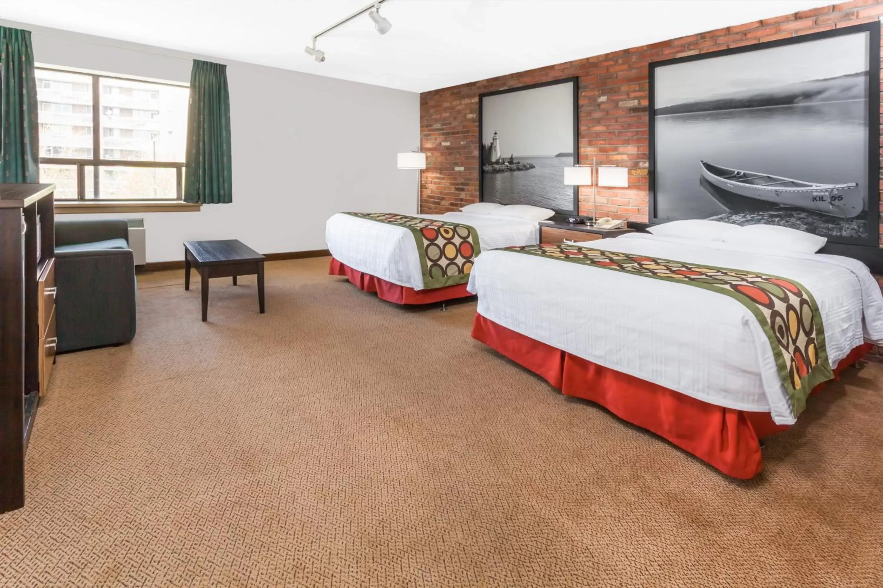 Bedroom, Bed in Super 8 by Wyndham Sudbury ON