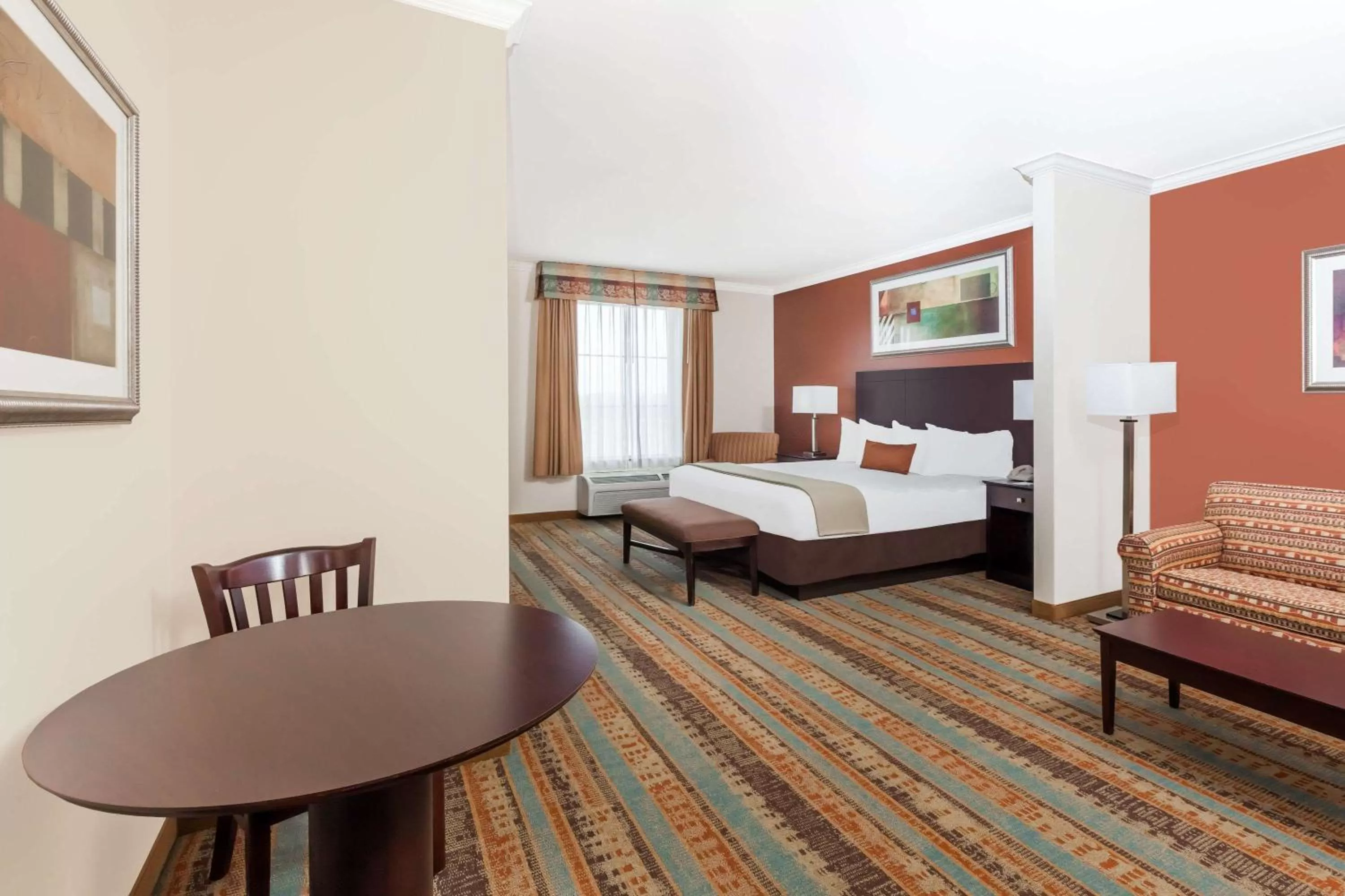 Photo of the whole room, Bed in Baymont by Wyndham Henderson