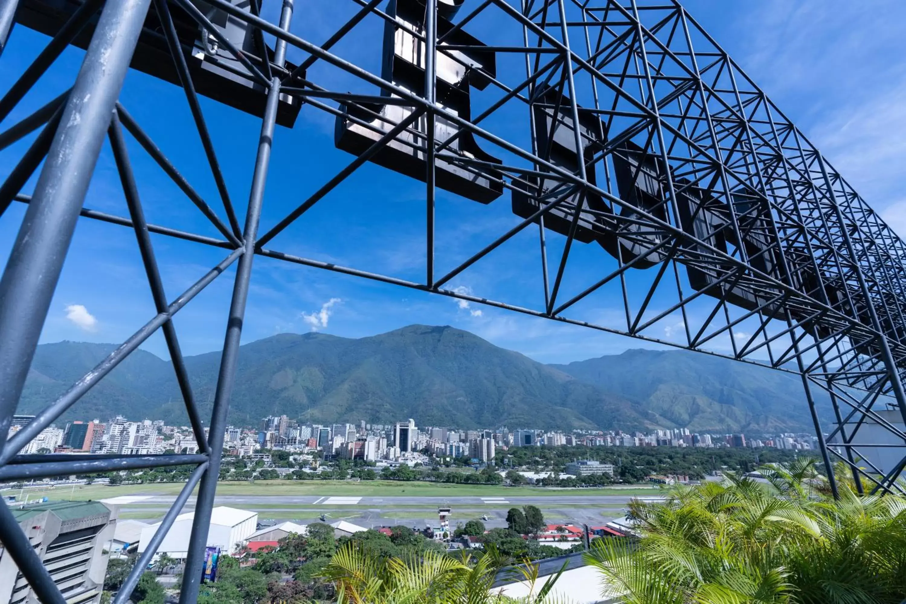 View (from property/room), Mountain View in Eurobuilding Hotel & Suites Caracas