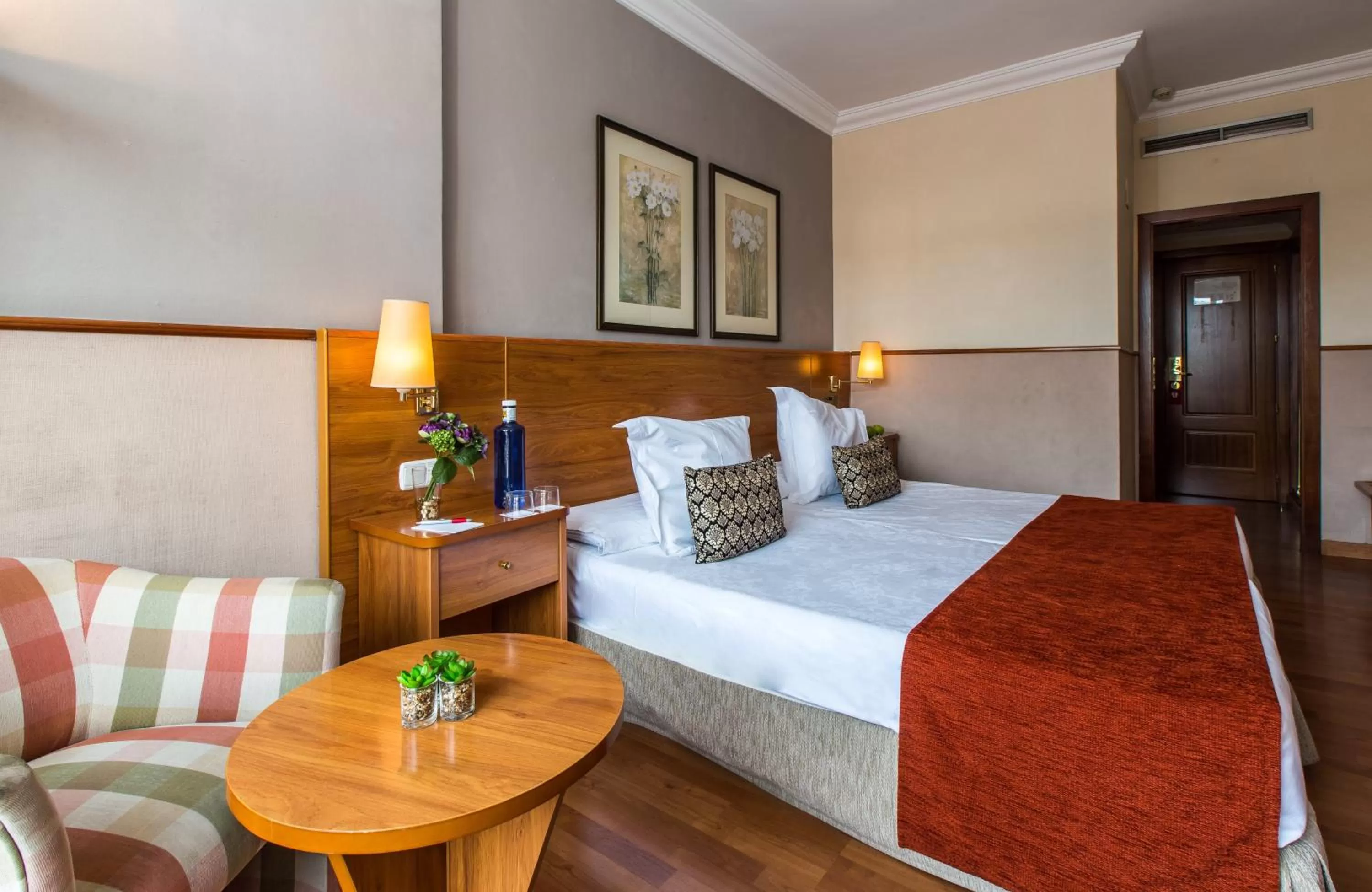 Bedroom in Leonardo Hotel Granada