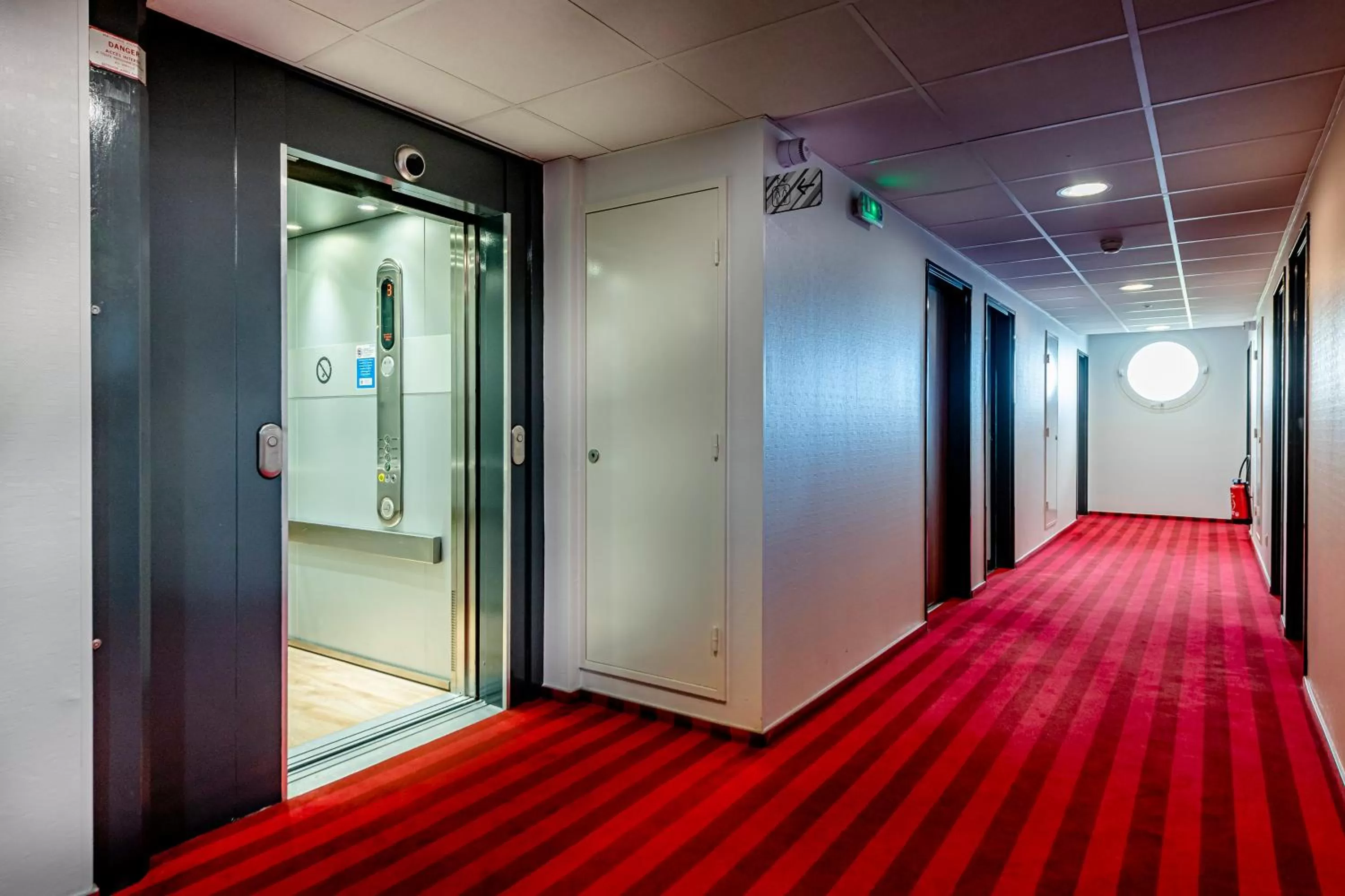 Decorative detail in B&B HOTEL Bordeaux Talence