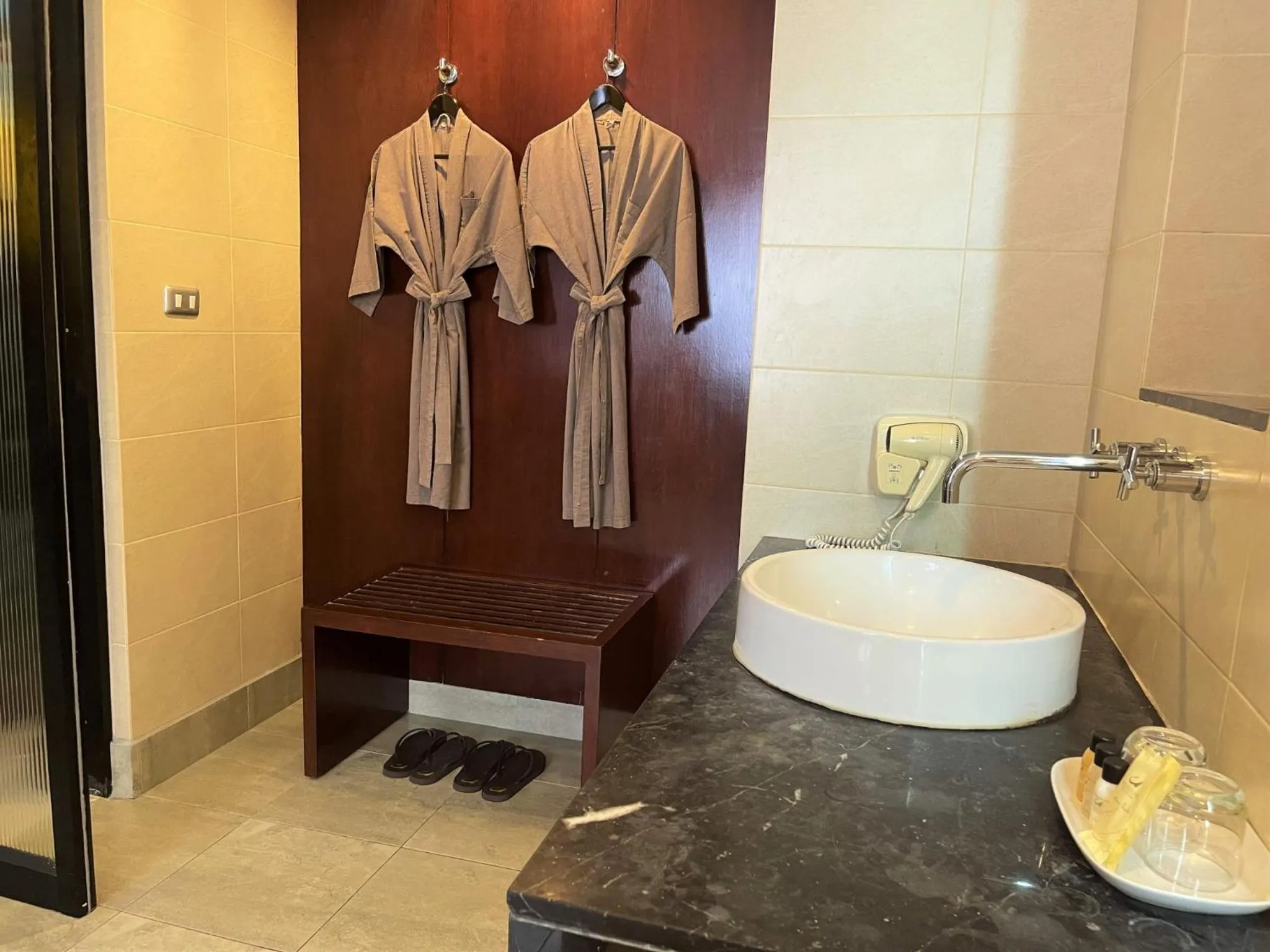 Bathroom in Long Beach Garden Hotel & Pavilions