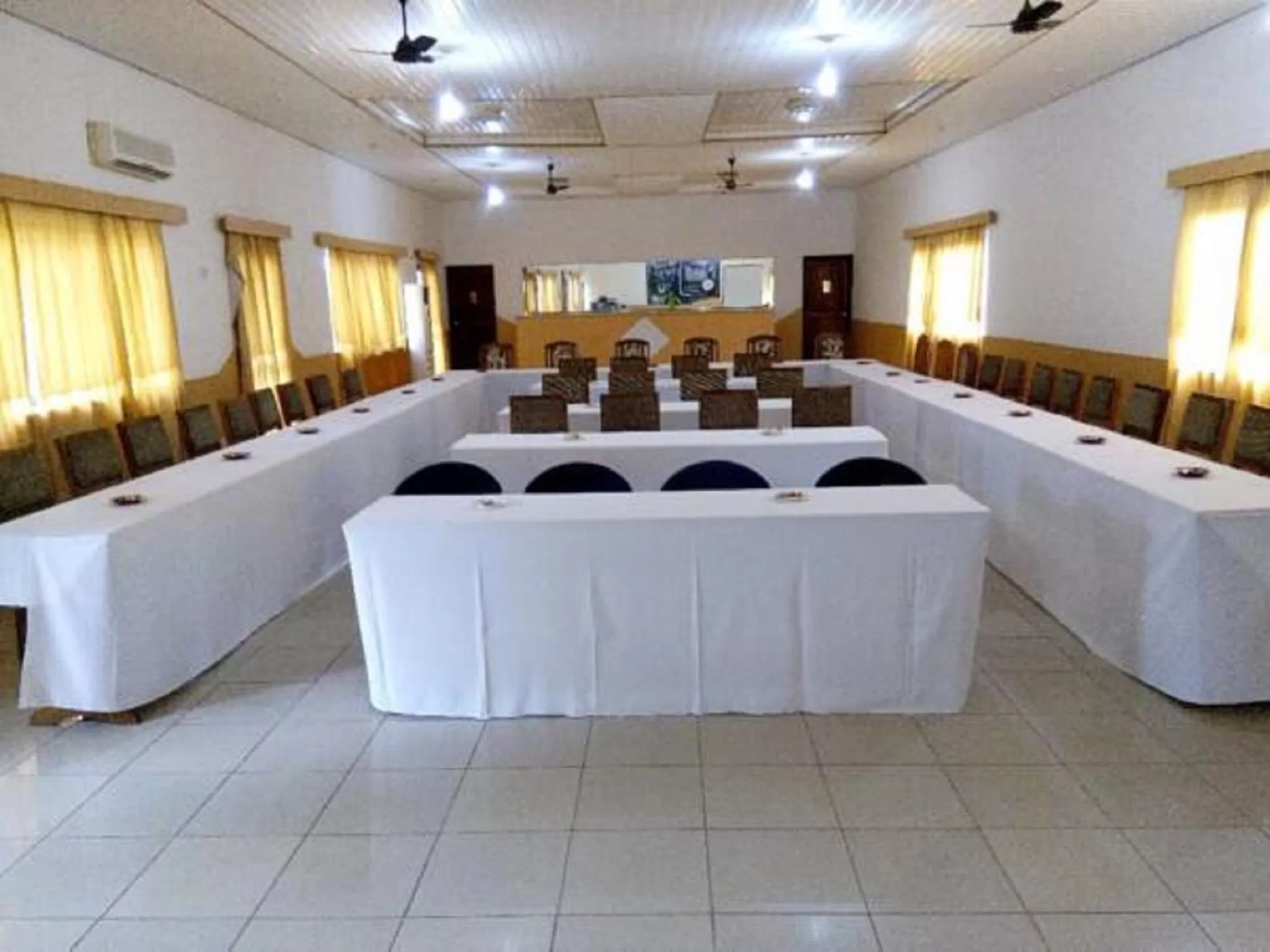 Meeting/conference room in Hans Cottage Botel