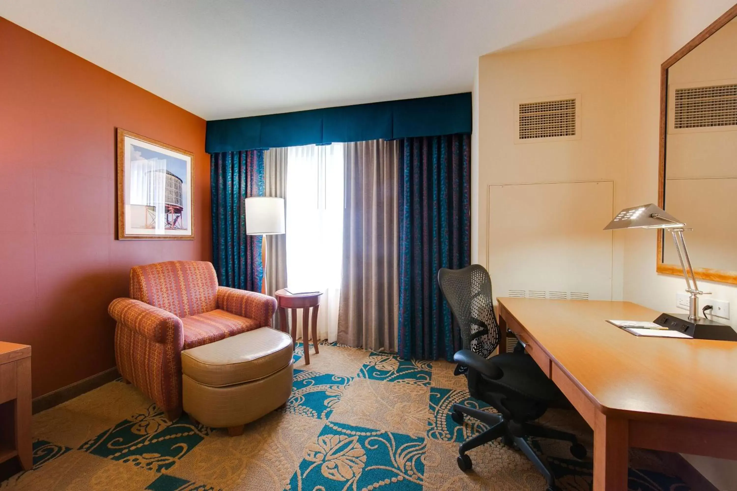 Bedroom, Seating Area in Hilton Garden Inn Fort Worth Medical Center