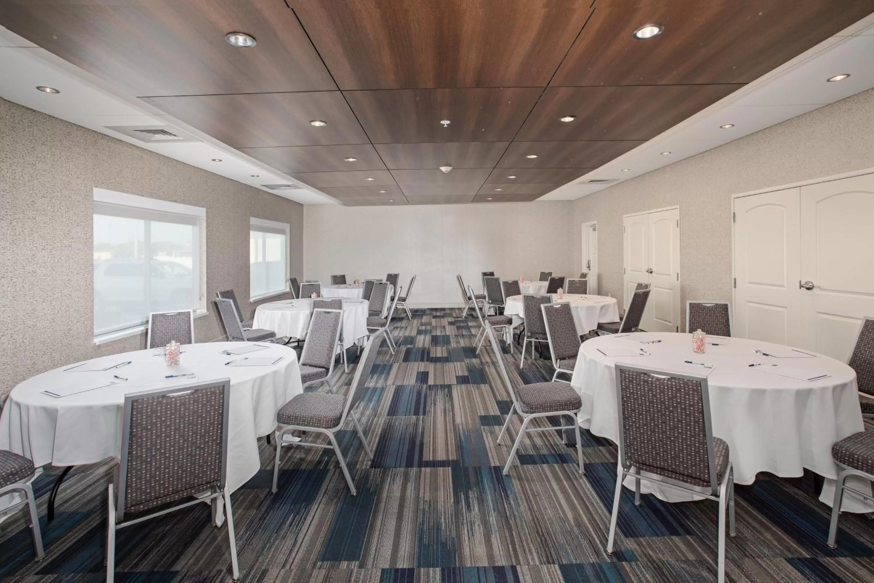 Meeting/conference room in Holiday Inn Express & Suites Great Bend by IHG