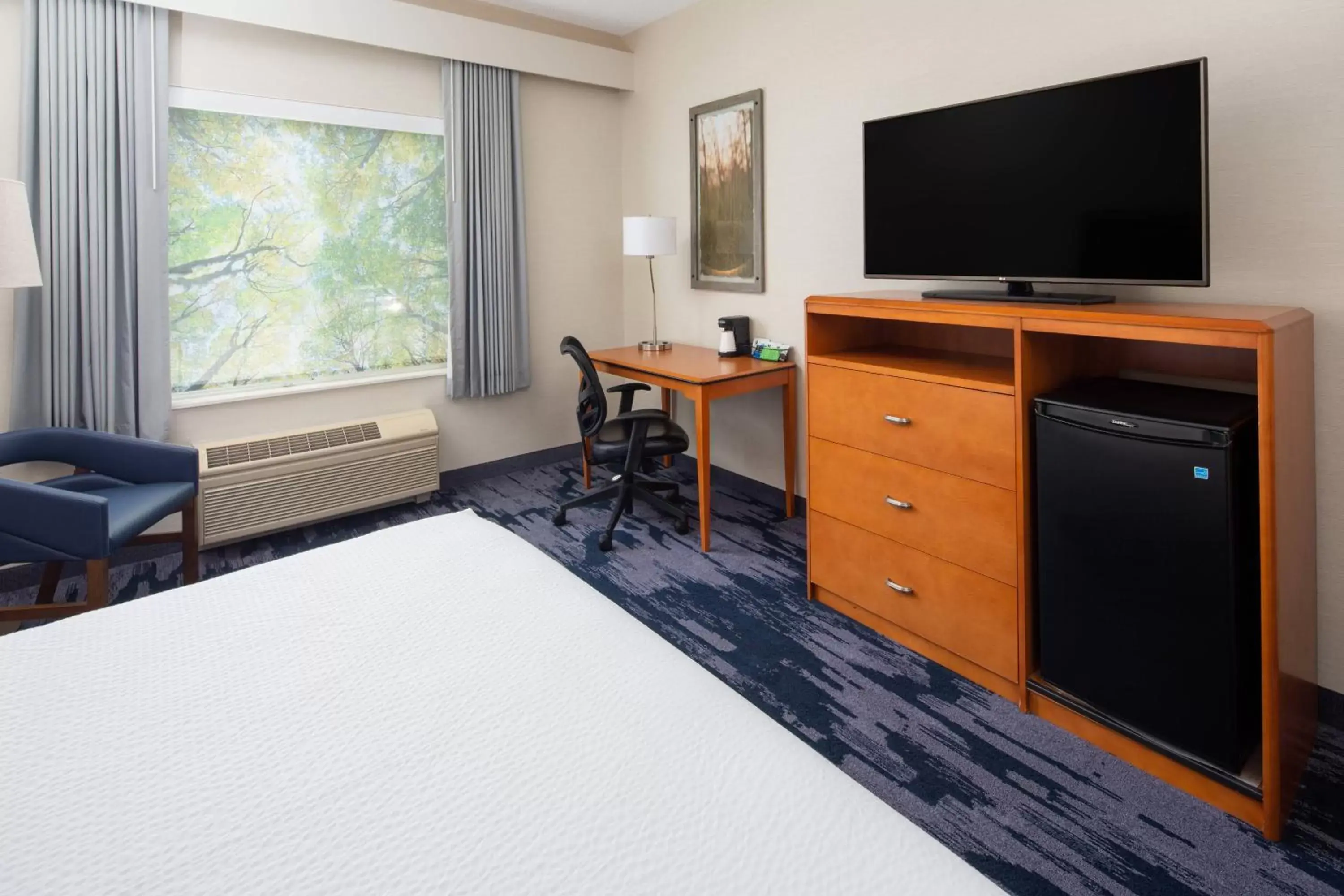 Photo of the whole room, TV/Entertainment Center in Fairfield Inn & Suites Portland West Beaverton