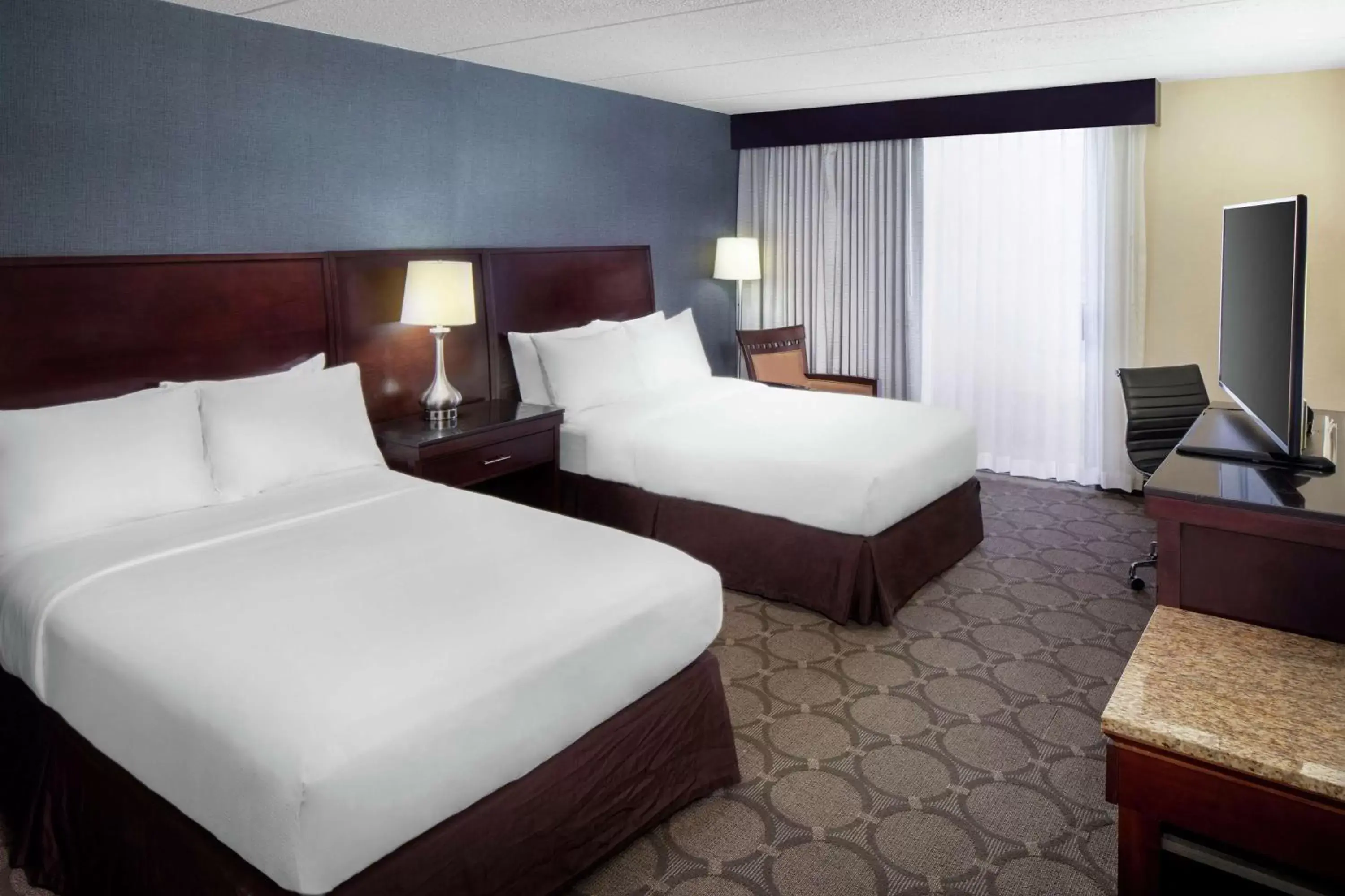 Bedroom, Bed in DoubleTree by Hilton Hotel Cleveland - Independence