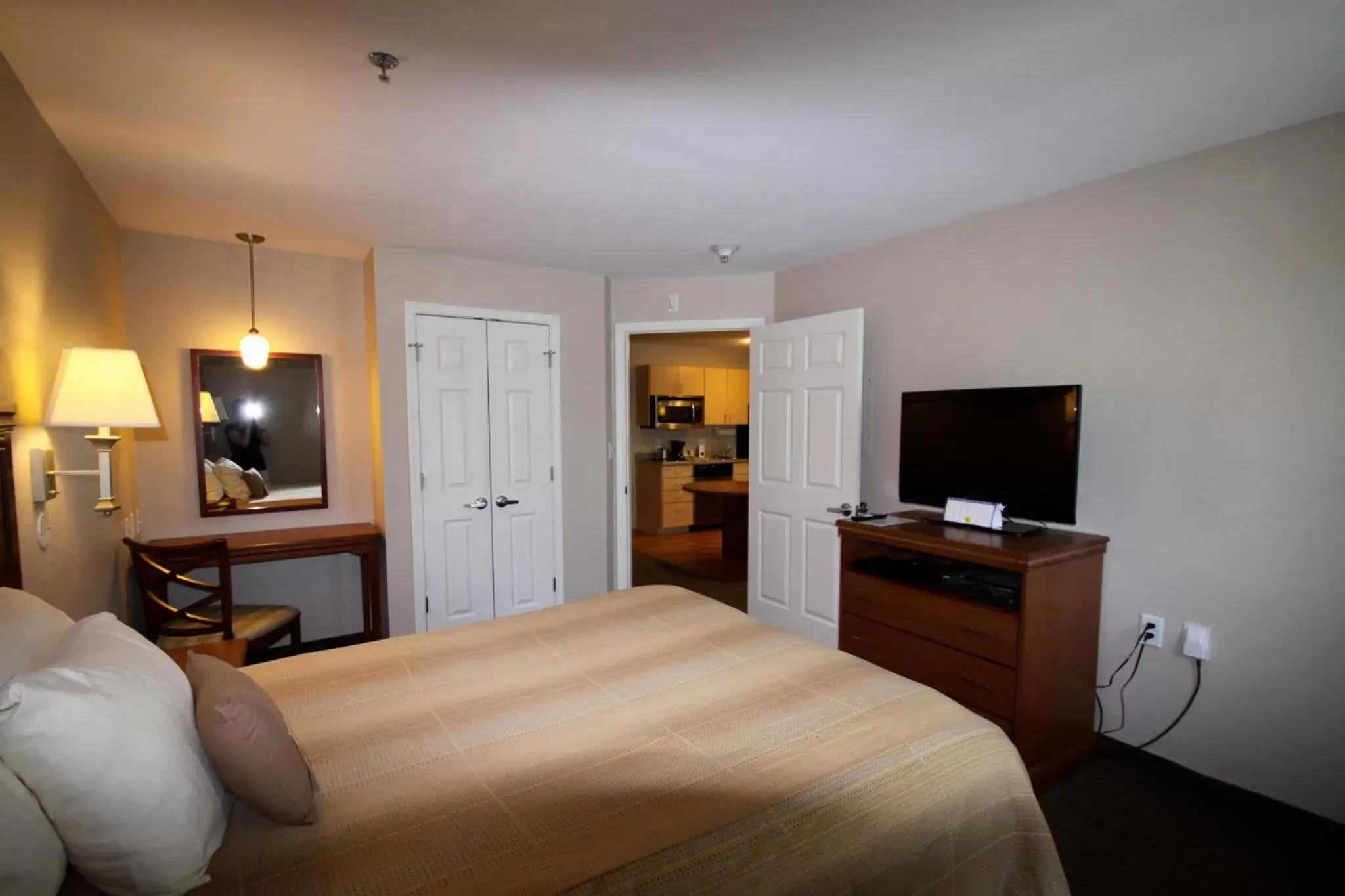 Photo of the whole room, Bed in Candlewood Suites Watertown Fort Drum, an IHG Hotel