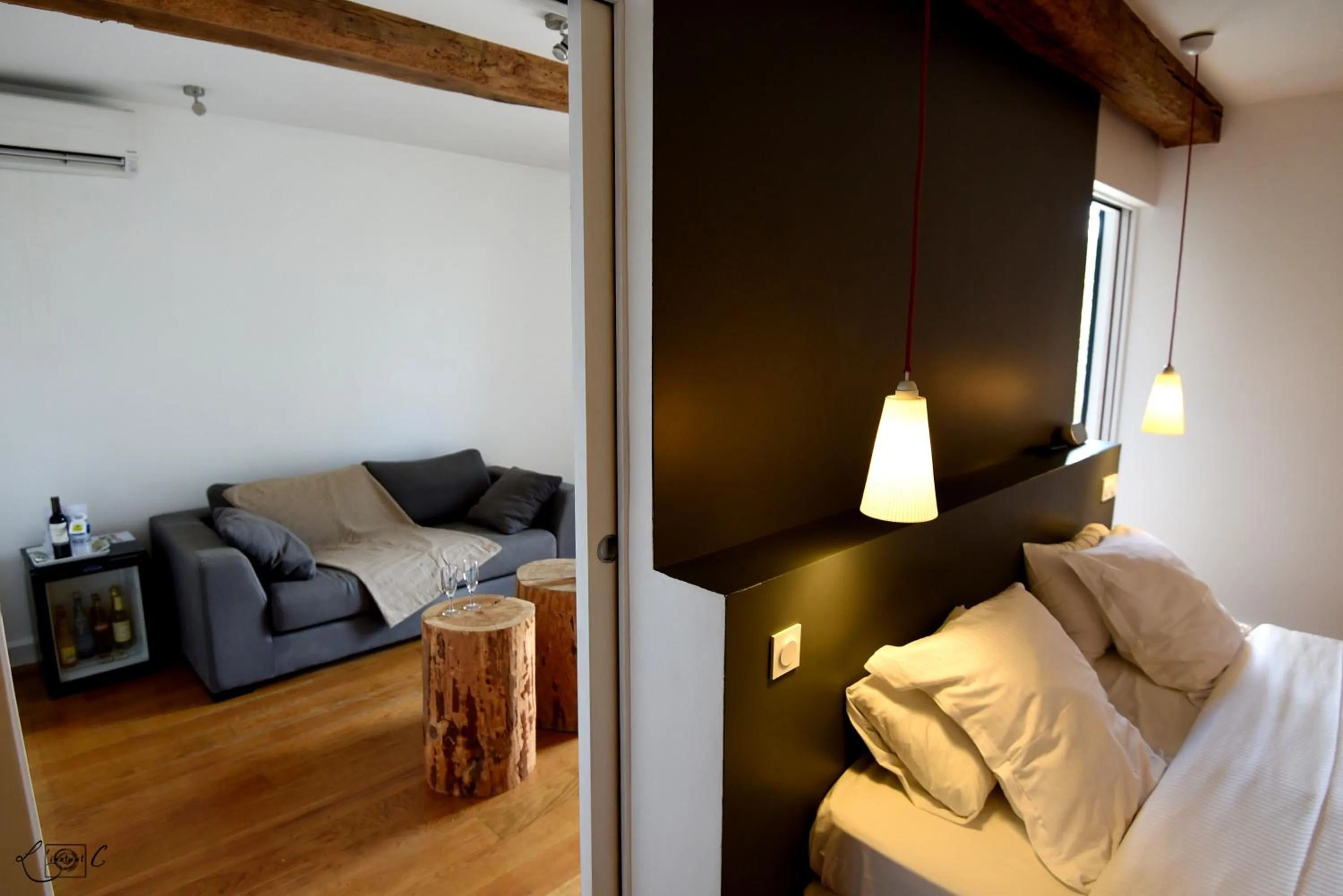 Photo of the whole room, Bed in Le Domaine de Baulieu, Singuliers Hotels