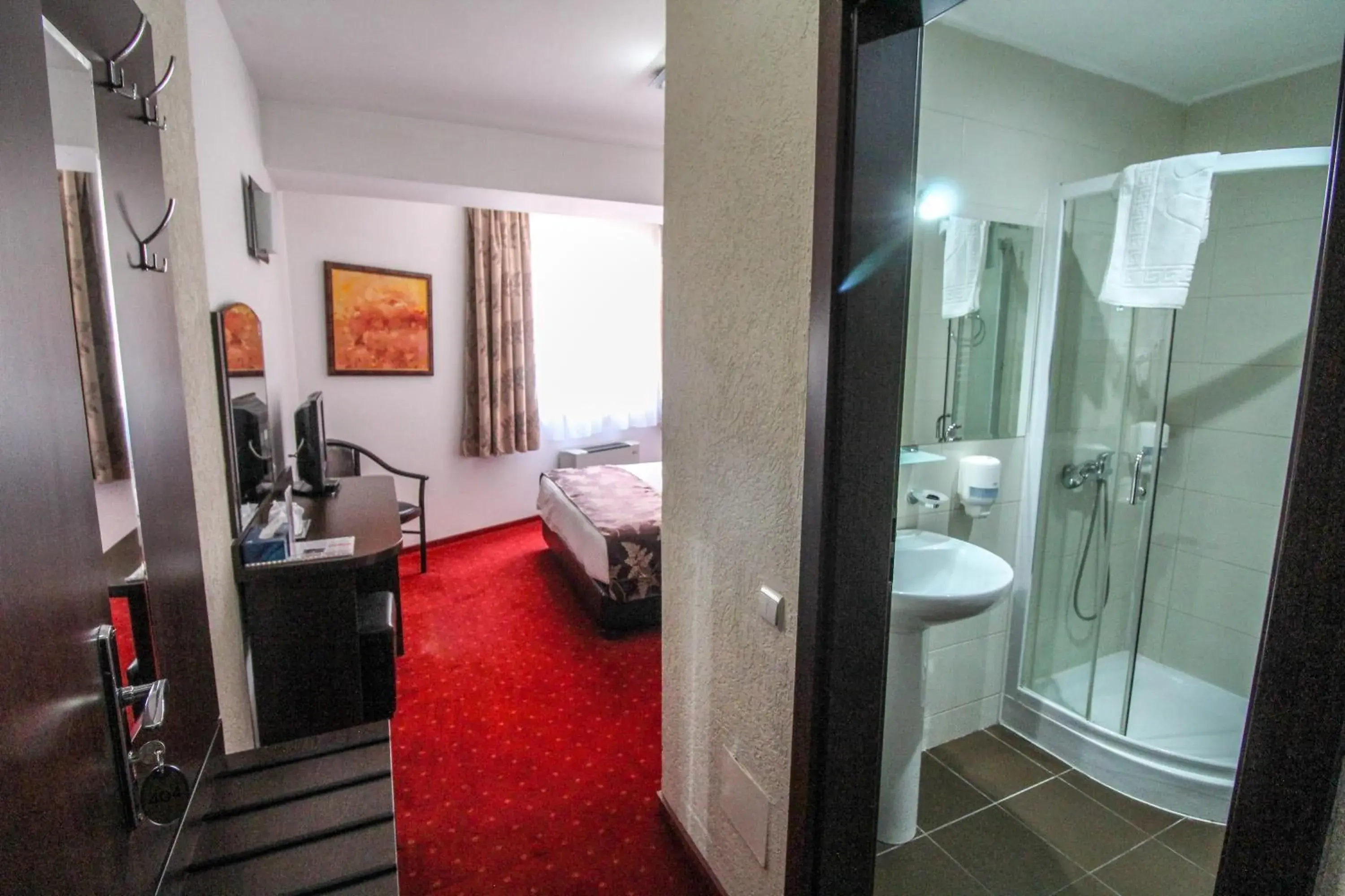Shower, Bathroom in Hotel Razvan