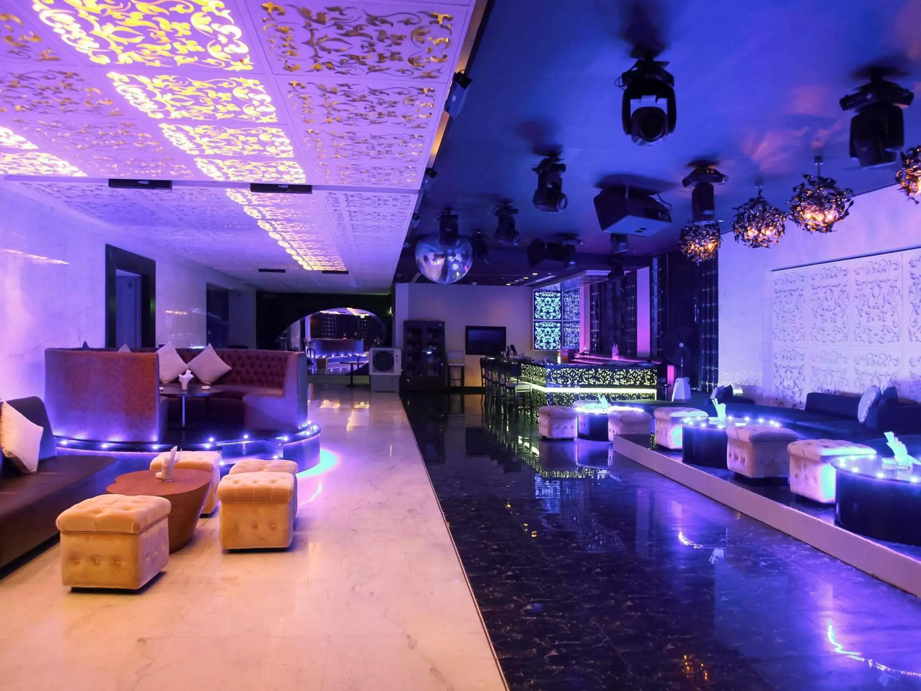 Lounge or bar in Sofitel Abu Dhabi Corniche