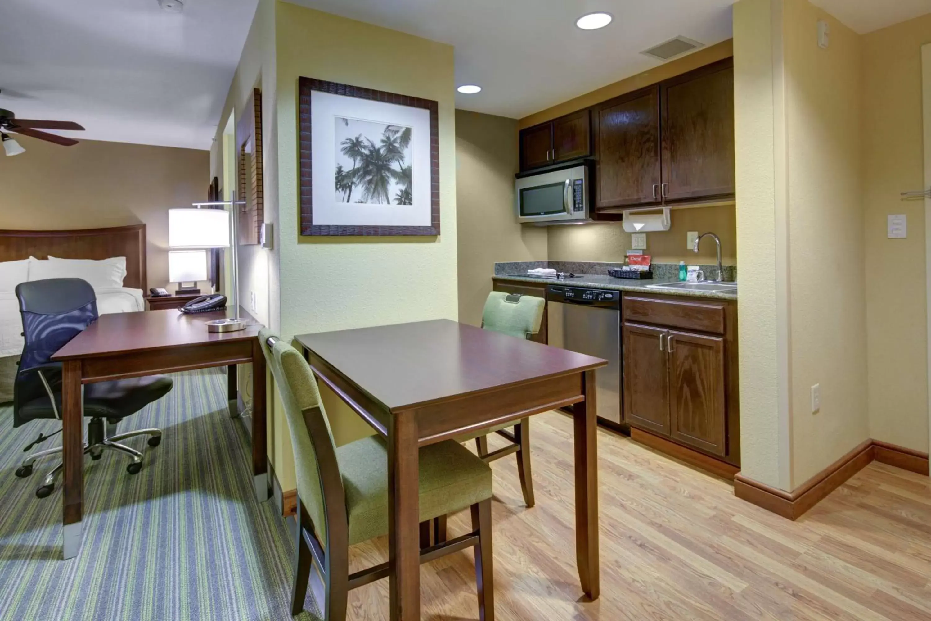 Bedroom, Kitchen/Kitchenette in Homewood Suites by Hilton West Palm Beach